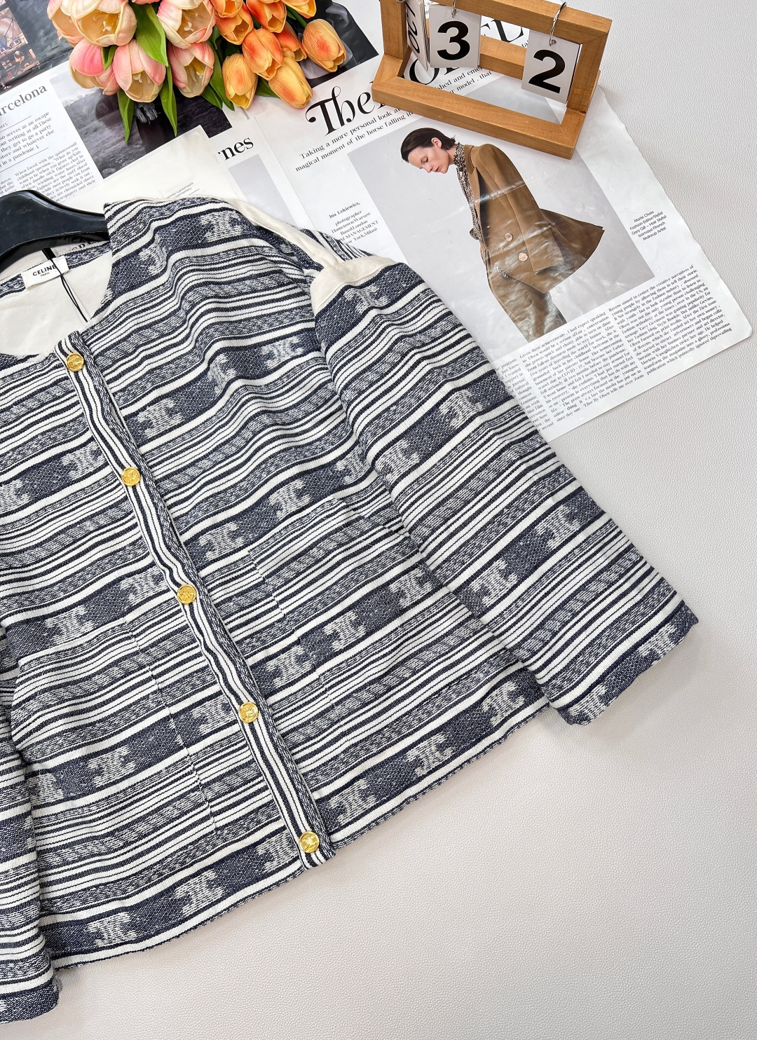 🆕CELINE25SS早秋新款凯旋门老花刺绣夹克外套。凯旋门老花元素，作为品牌标志性的符号，承载着深厚的