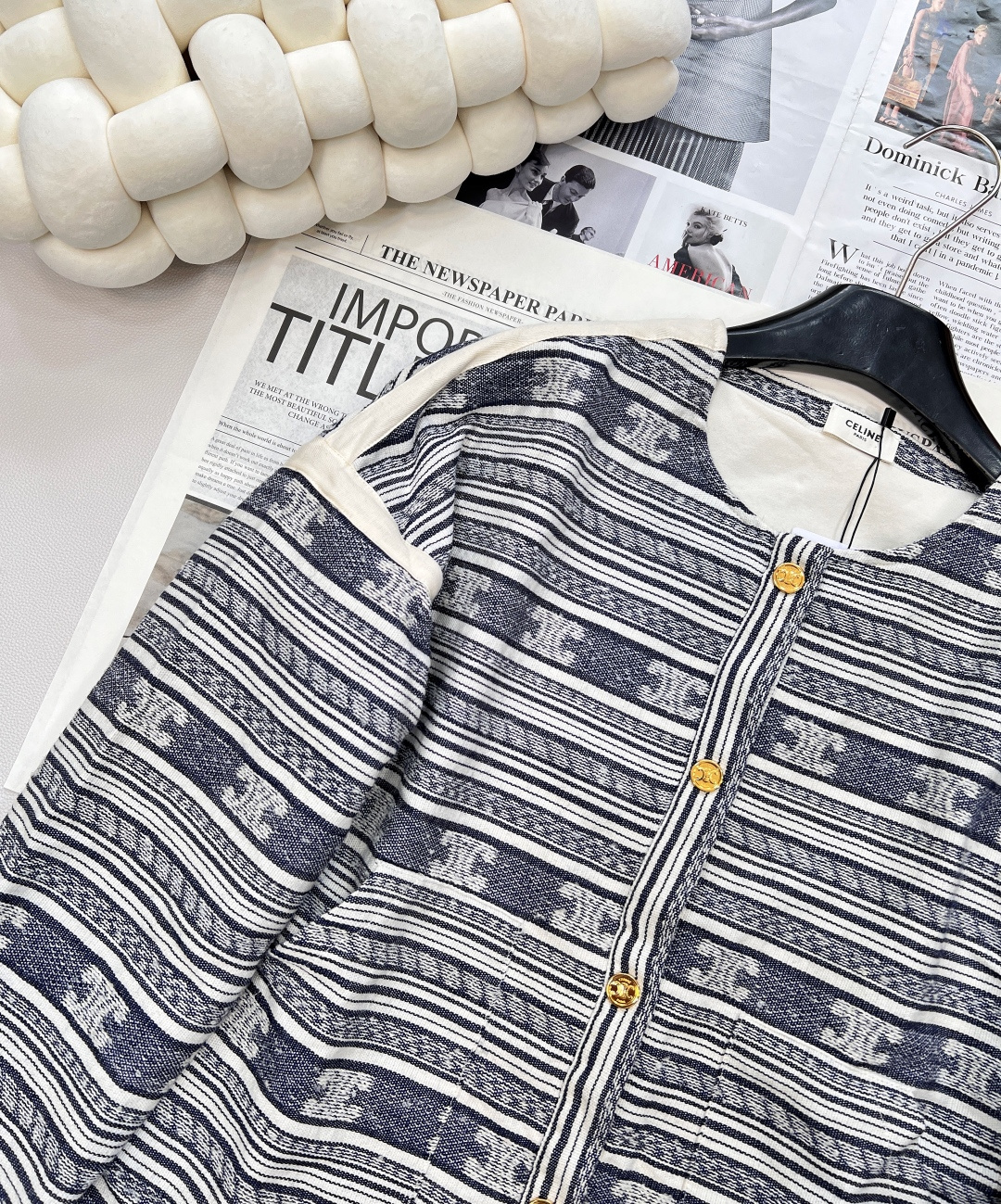 🆕CELINE25SS早秋新款凯旋门老花刺绣夹克外套。凯旋门老花元素，作为品牌标志性的符号，承载着深厚的