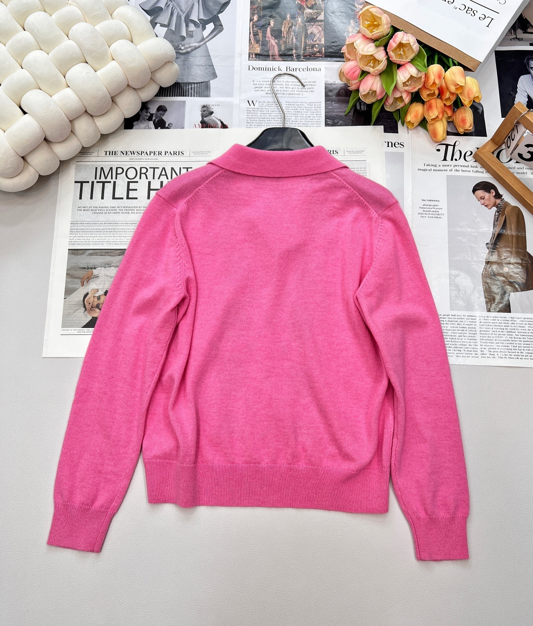🆕MIU MIU秋冬新款翻领半拉链针织衫，横空缪系翻领半拉链设计，巧妙融合了优雅与随性。翻领的造型，带着