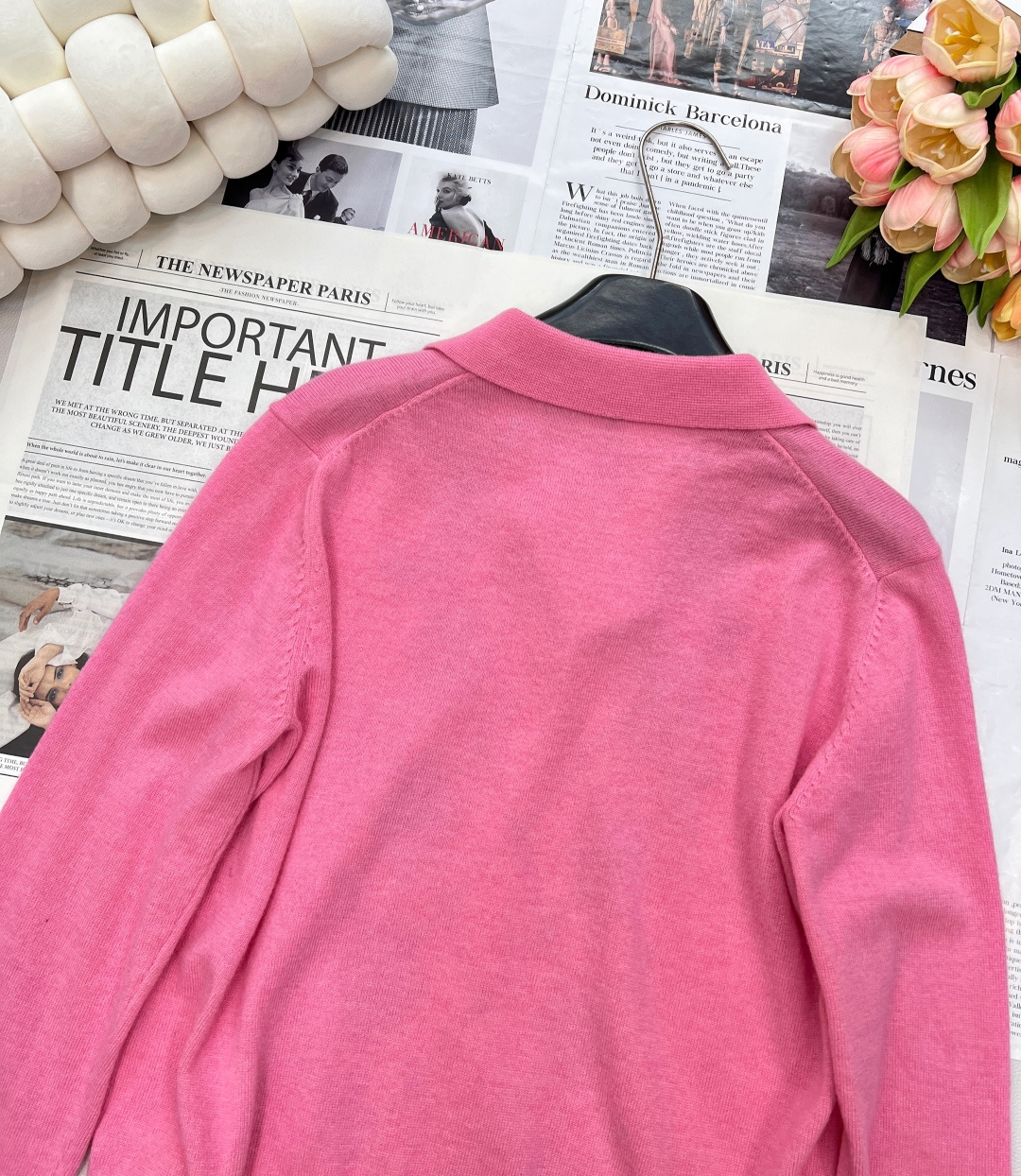 🆕MIU MIU秋冬新款翻领半拉链针织衫，横空缪系翻领半拉链设计，巧妙融合了优雅与随性。翻领的造型，带着