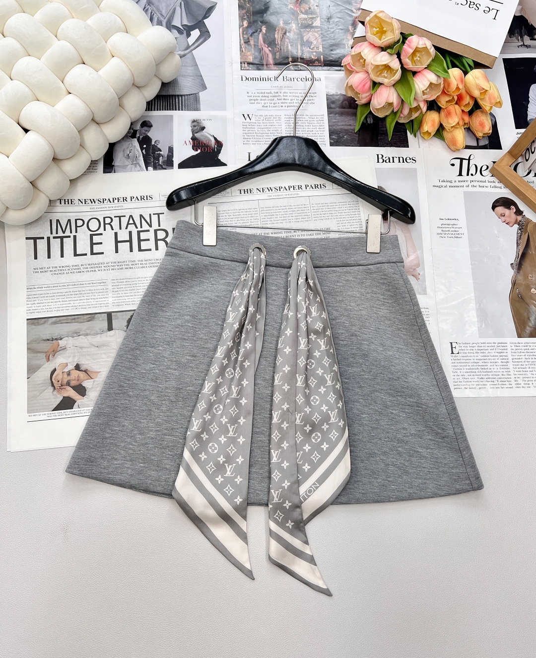 NO:470252,Louis Vuitton25Fw early autumn new MONOGRAM scarf short hooded sweatshirt + scarf skirt suit | Exclusive yb development!  High-end production!  This hoodie meets the iconic elements of the season show, and is cut into a comfortable short style with double-sided knitted style. The neckline structure is similar to Monogram scarf. The scarf is made of silk, and the hood reveals the label!  Recommend a set of matching!  Perfect workmanship quality depends on details, three standards are complete, large-scale products are available SML skirt braid, louis vuitton, hoodie, sweatshirts, skirts, real silk, hats, alexander wang19860909Louis Vuitton25Fw早秋新款MONOGRAM丝巾短款连帽卫衣+丝巾半裙套装丨独家yb开发！高版出品！本款连帽衫邂逅当季秀场的标志性元素,以双面针织裁出舒适短款版型.领口结构恰似Monogram丝巾,丝巾是真丝材质的,兜帽跃现标签！推荐一套搭配！完美做工品质看细节,三标齐全,大货出 尺码sml 半裙编,,louis vuitton,hoodie,sweatshirts,skirts,real silk,hats,alexander wang,Women's clothing