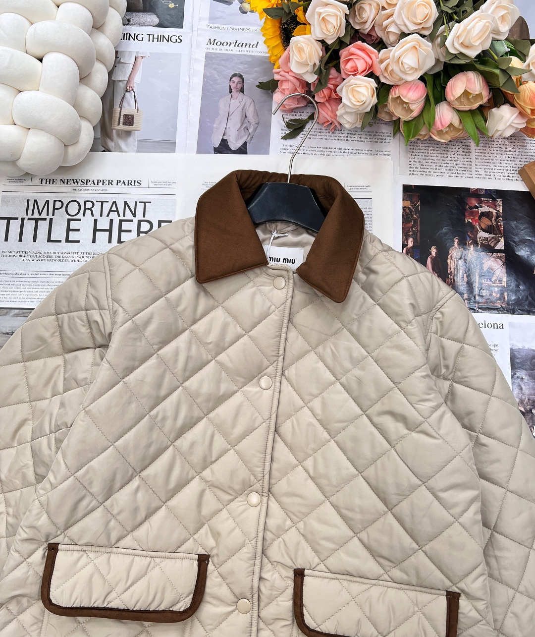 🆕MIU MIU早秋新款薄棉菱格短外套夹克，🌿 沉稳而不失格调的军绿色调，自带复古氛围，能轻松融入多种穿