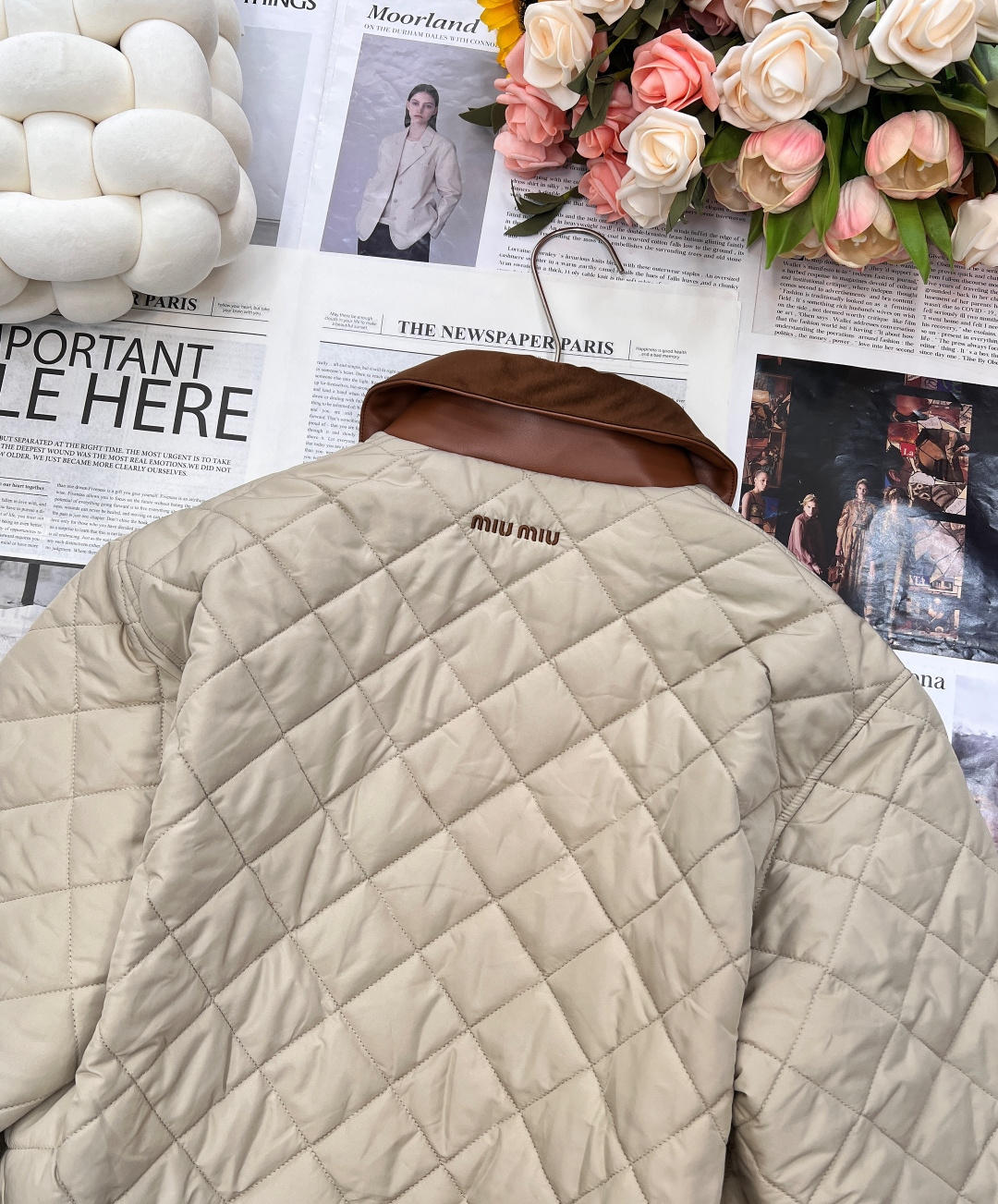 🆕MIU MIU早秋新款薄棉菱格短外套夹克，🌿 沉稳而不失格调的军绿色调，自带复古氛围，能轻松融入多种穿