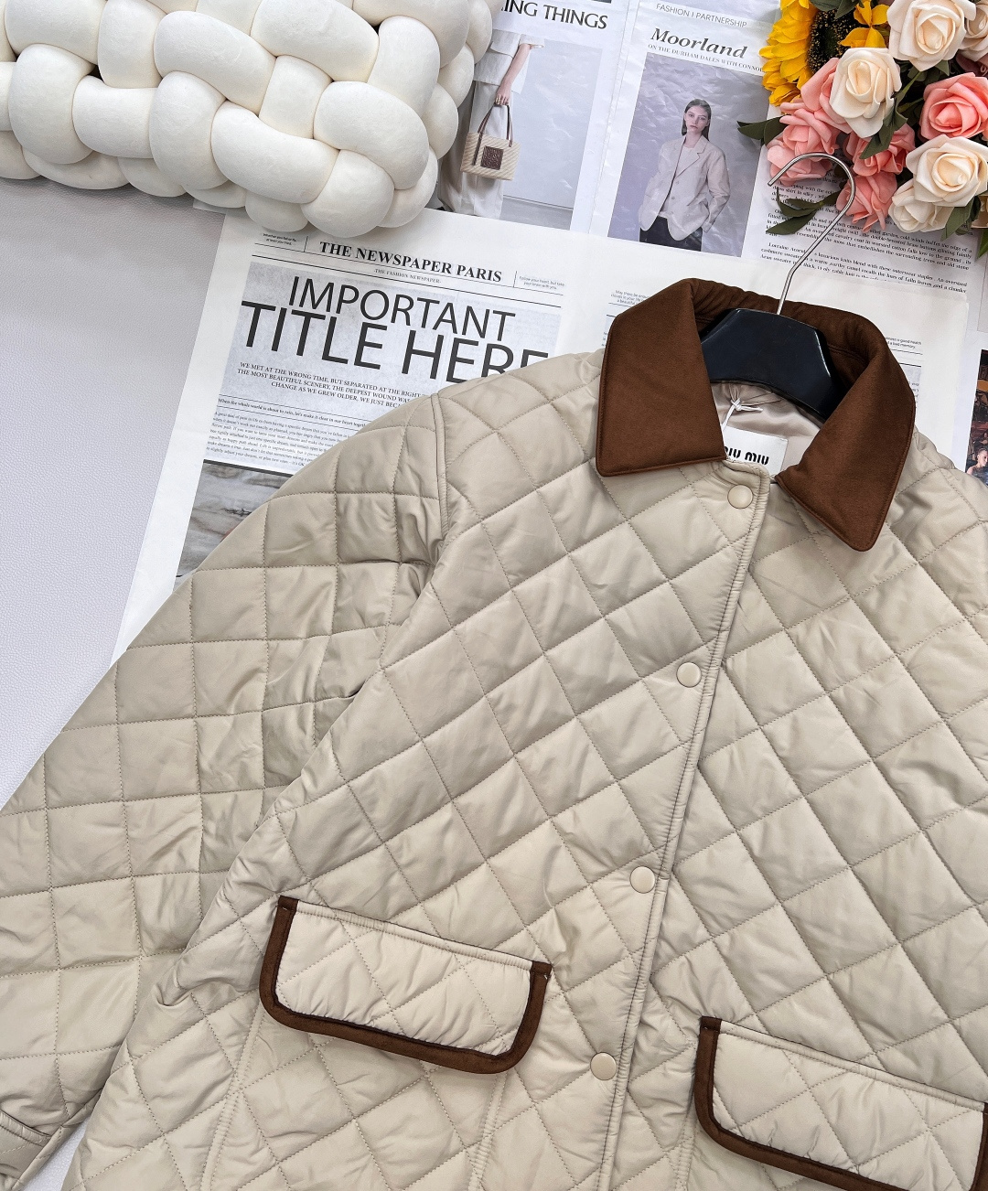 🆕MIU MIU早秋新款薄棉菱格短外套夹克，🌿 沉稳而不失格调的军绿色调，自带复古氛围，能轻松融入多种穿