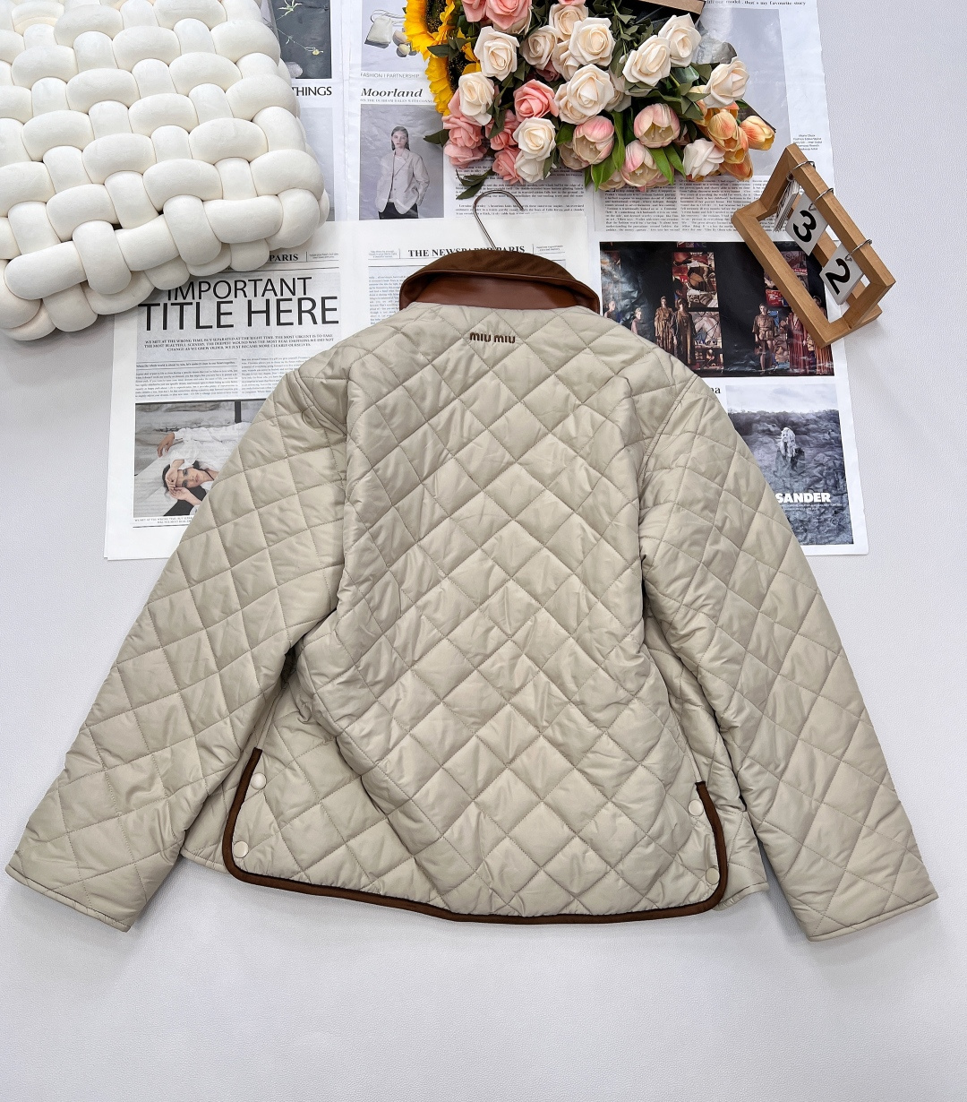 🆕MIU MIU早秋新款薄棉菱格短外套夹克，🌿 沉稳而不失格调的军绿色调，自带复古氛围，能轻松融入多种穿