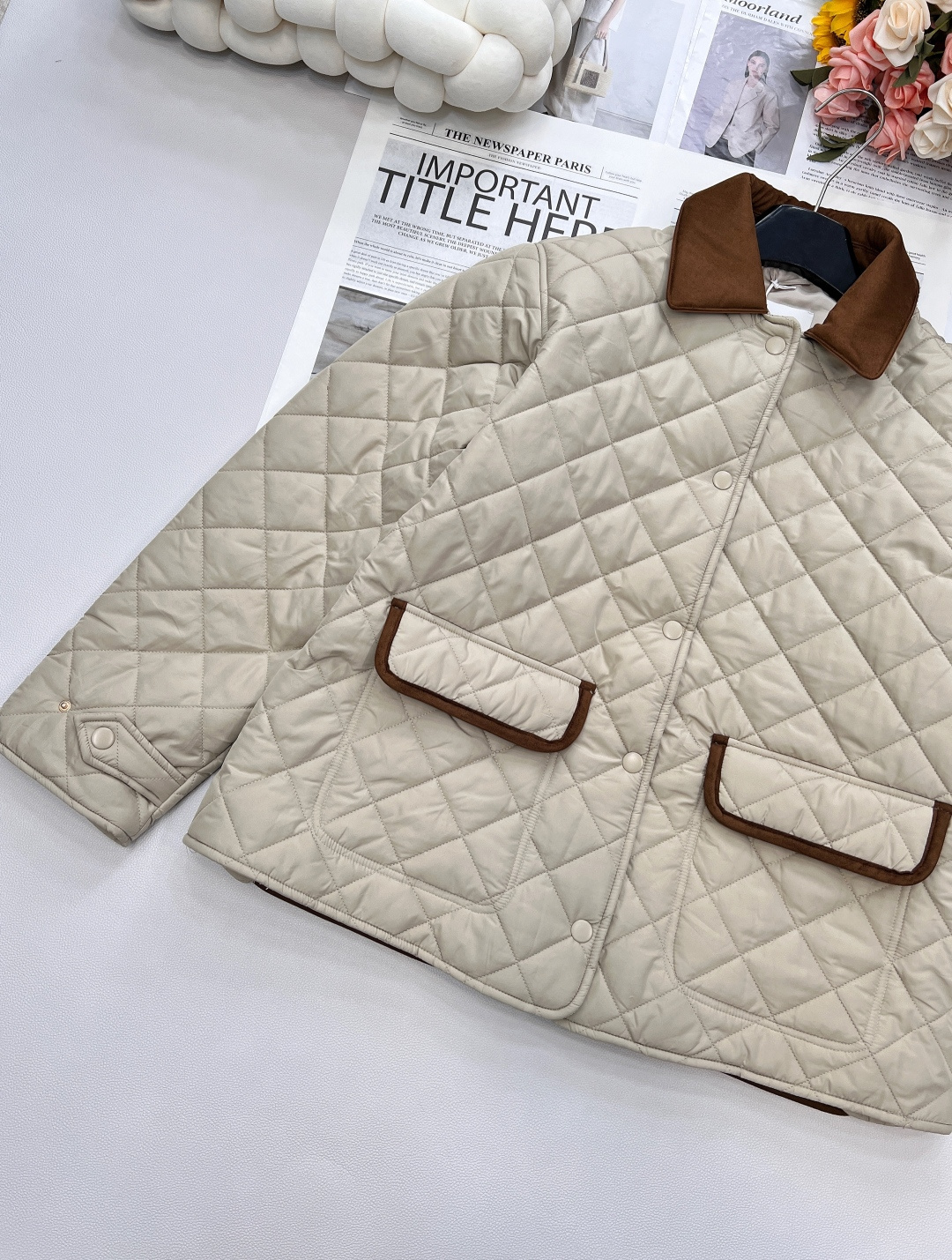 🆕MIU MIU早秋新款薄棉菱格短外套夹克，🌿 沉稳而不失格调的军绿色调，自带复古氛围，能轻松融入多种穿