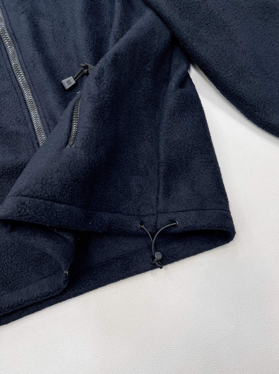 🆕Miumiu2025SS新款摇粒绒连帽拉链外套，定制YB进口摇粒绒材质 质感柔软舒适 亲肤保暖 换季叠