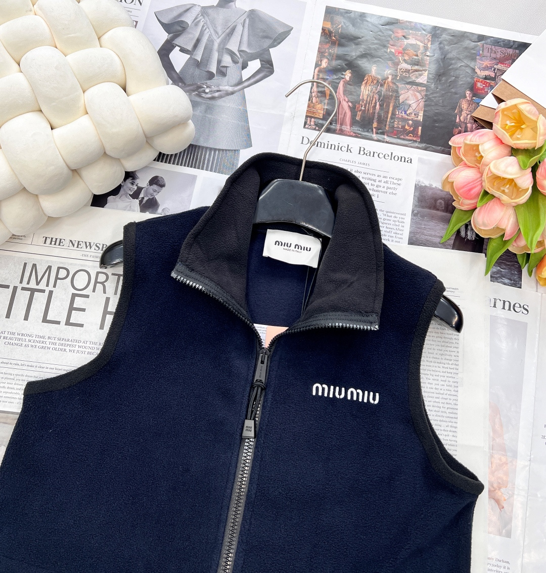 🆕MiumiU25SS早秋新款微标刺绣藏蓝色摇粒绒马甲丨⚠独家yb开发！高版出品！原版1:1有颗粒感定制