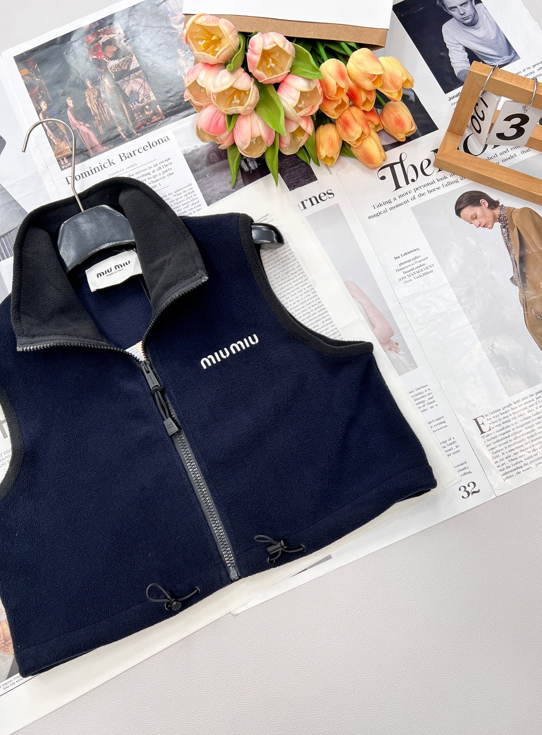 🆕MiumiU25SS早秋新款微标刺绣藏蓝色摇粒绒马甲丨⚠独家yb开发！高版出品！原版1:1有颗粒感定制