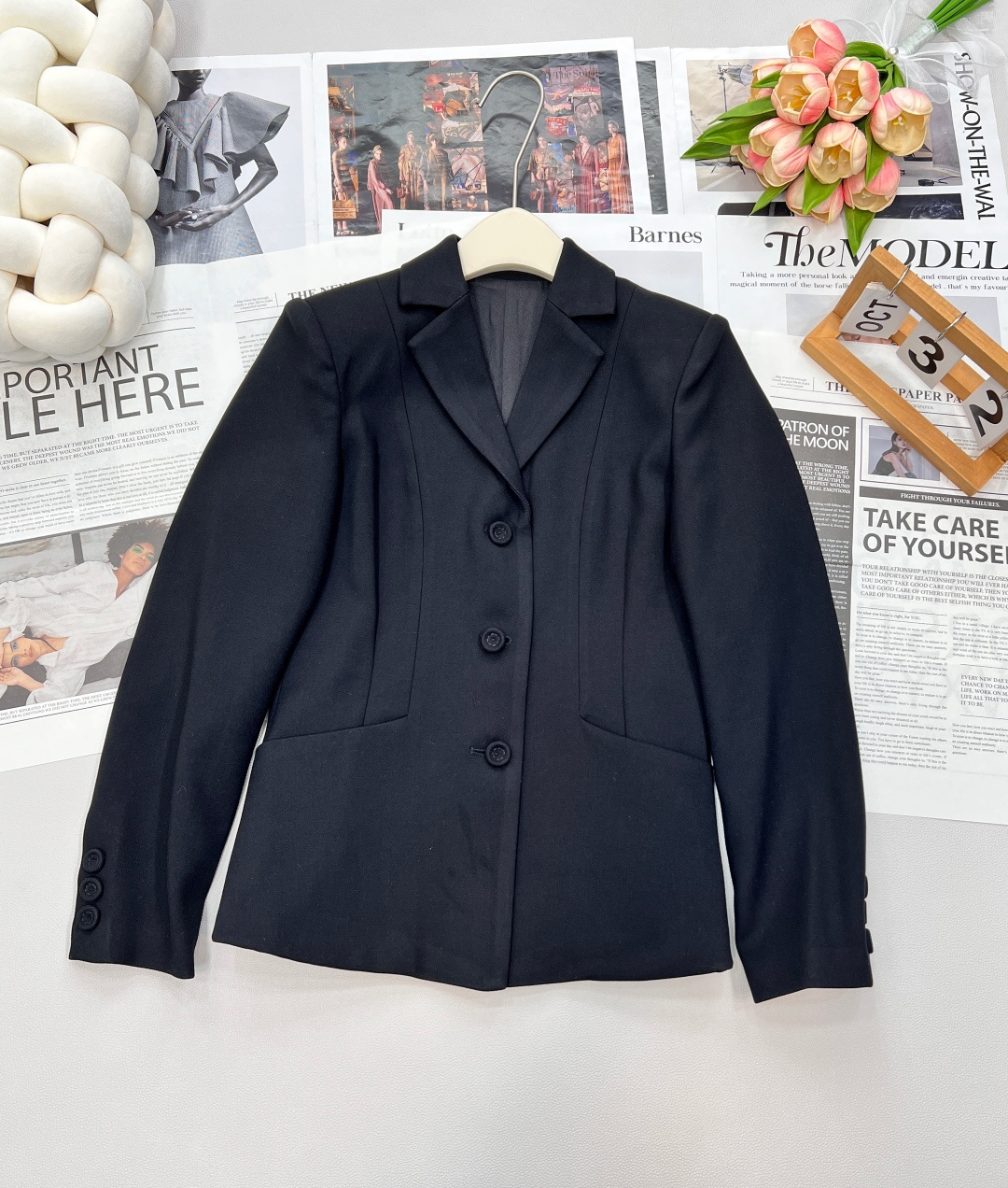 NO:471747,Dior's new product lapel suit jacket is on the shelves. Customized YB imported material, texture, comfortable and smooth lapel slim suit, high-quality solid color, matched with original custom plackets, exquisite and elegant ready-to-wear, elegant temperament, very good for daily commuting, age-reducing and exquisite details reflect quality, medium and long silhouette tailoring, inclusive and handsome outfit, showing noble and elegant style, commuting and attending important occasions, customized surface accessories, accurate version, high-version, large-scale goods~ Size sml code,,dior, jackets & coats,alexander wang19860909Dior新品上架翻领西服外套.定制YB进口材质 质感光泽 贴肤舒适垂顺翻领修身西服 高级纯色 搭配原版定做的襟扣,成衣精致优雅 气质洋气,日常出街通勤都去很不错 减龄又精致细节体现品质 中长廓形剪裁 穿搭包容帅气 展现高贵优雅风格 通勤与出席重要场合都 定制面辅料 认准版本 高版本 大货出～ 尺码sml 编码,,dior,jackets & coats,alexander wang,Women's clothing