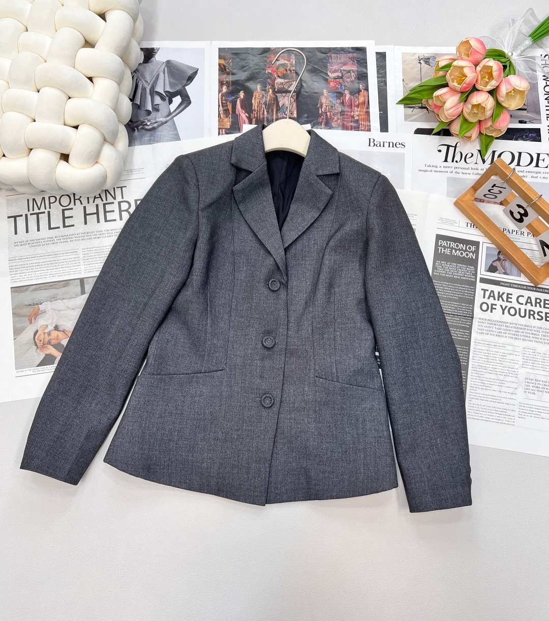 NO:471756,Dior's new product lapel suit jacket is on the shelves. Customized YB imported material, texture, comfortable and smooth lapel slim suit, high-quality solid color, matched with original custom plackets, exquisite and elegant ready-to-wear, elegant temperament, very good for daily commuting, age-reducing and exquisite details reflect quality, medium and long silhouette tailoring, inclusive and handsome outfit, showing noble and elegant style, commuting and attending important occasions, customized surface accessories, accurate version, high-version, large-scale goods~ Size sml code,,dior, jackets & coats,alexander wang19860909Dior新品上架翻领西服外套.定制YB进口材质 质感光泽 贴肤舒适垂顺翻领修身西服 高级纯色 搭配原版定做的襟扣,成衣精致优雅 气质洋气,日常出街通勤都去很不错 减龄又精致细节体现品质 中长廓形剪裁 穿搭包容帅气 展现高贵优雅风格 通勤与出席重要场合都 定制面辅料 认准版本 高版本 大货出～ 尺码sml 编码,,dior,jackets & coats,alexander wang,Women's clothing