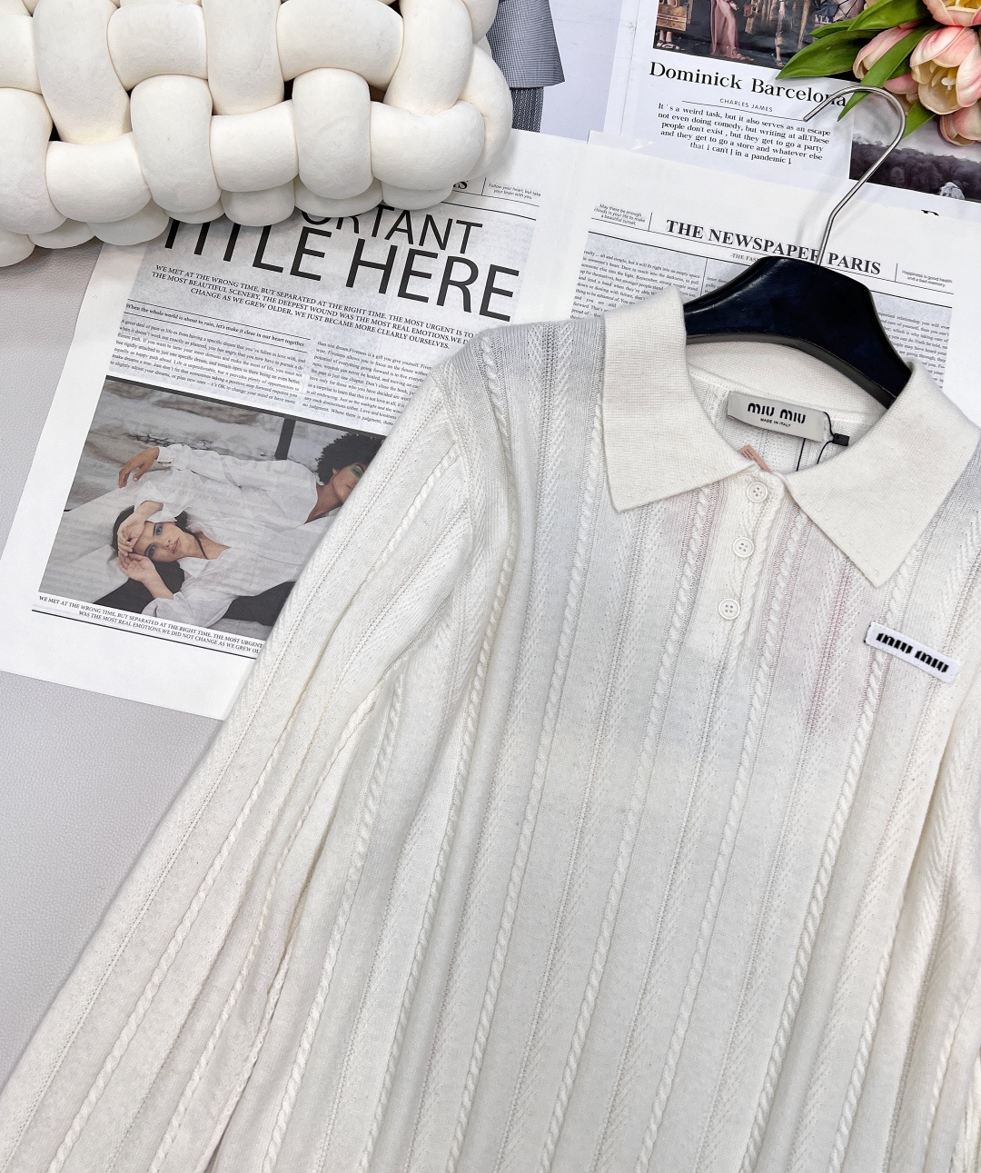 🆕Miumiu2025新款字母贴片麻花翻领针织上衣，定制YB羊绒针织材质 质感高级 舒适柔软 翻领正肩长