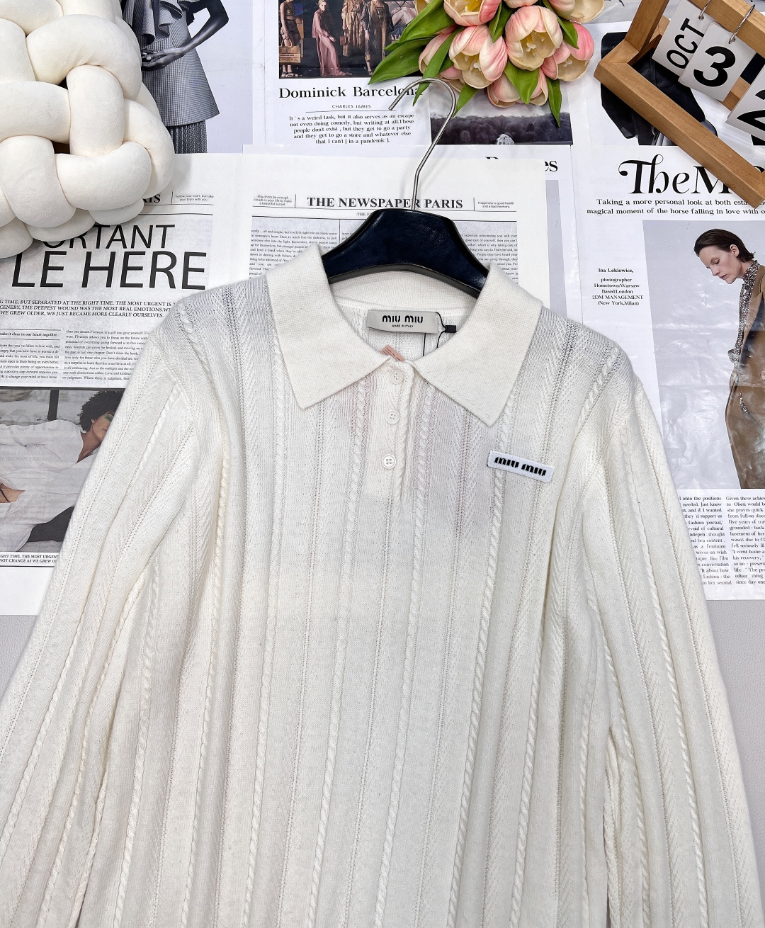 🆕Miumiu2025新款字母贴片麻花翻领针织上衣，定制YB羊绒针织材质 质感高级 舒适柔软 翻领正肩长