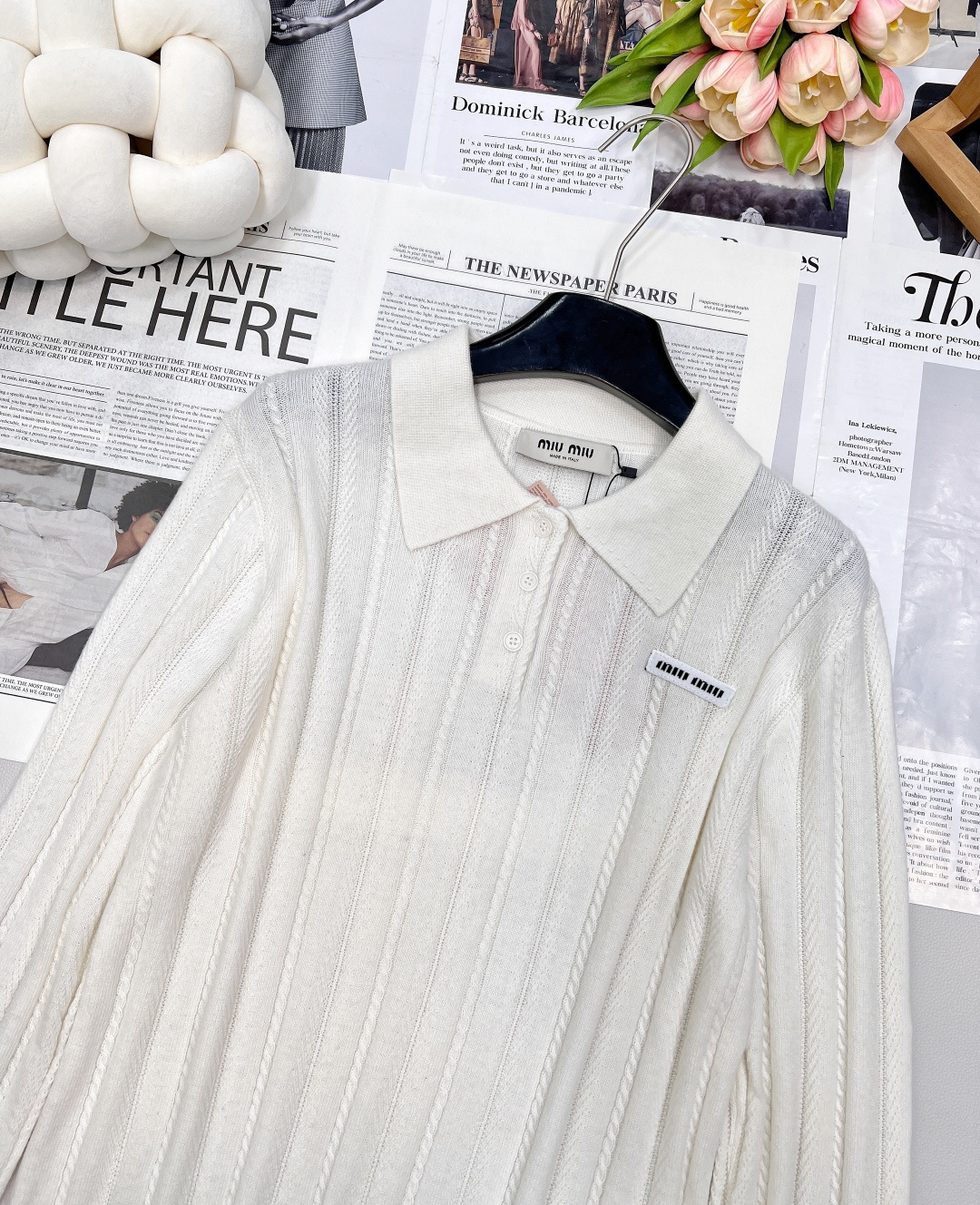 🆕Miumiu2025新款字母贴片麻花翻领针织上衣，定制YB羊绒针织材质 质感高级 舒适柔软 翻领正肩长