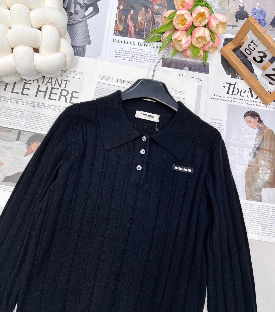 🆕Miumiu2025新款字母贴片麻花翻领针织上衣，定制YB羊绒针织材质 质感高级 舒适柔软 翻领正肩长