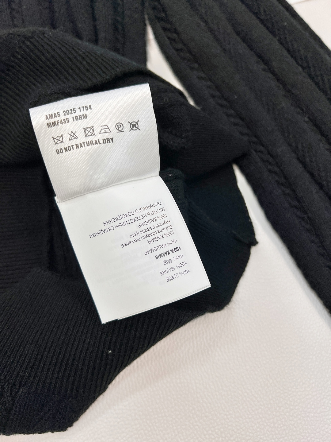 🆕Miumiu2025新款字母贴片麻花翻领针织上衣，定制YB羊绒针织材质 质感高级 舒适柔软 翻领正肩长