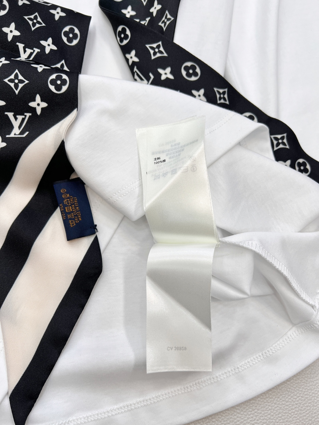 🆕Louis Vuitton新款丝巾长袖上衣，定制YB斜纹全棉材质 质感舒适细腻 透气十足 圆领长袖上衣