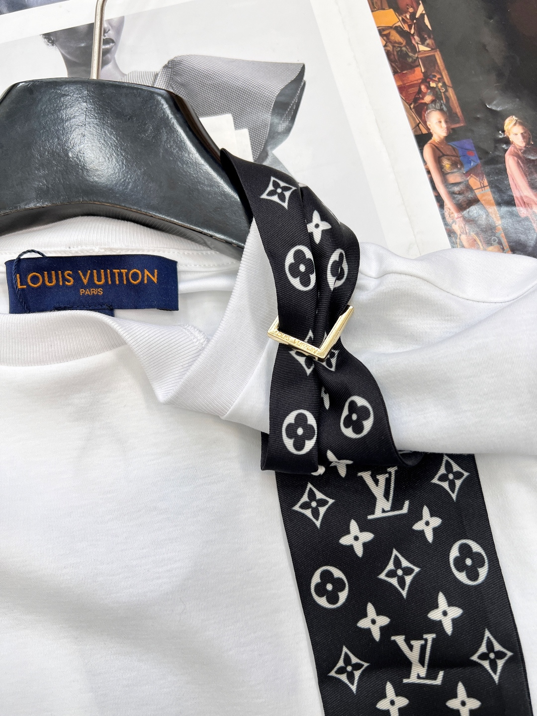 🆕Louis Vuitton新款丝巾长袖上衣，定制YB斜纹全棉材质 质感舒适细腻 透气十足 圆领长袖上衣