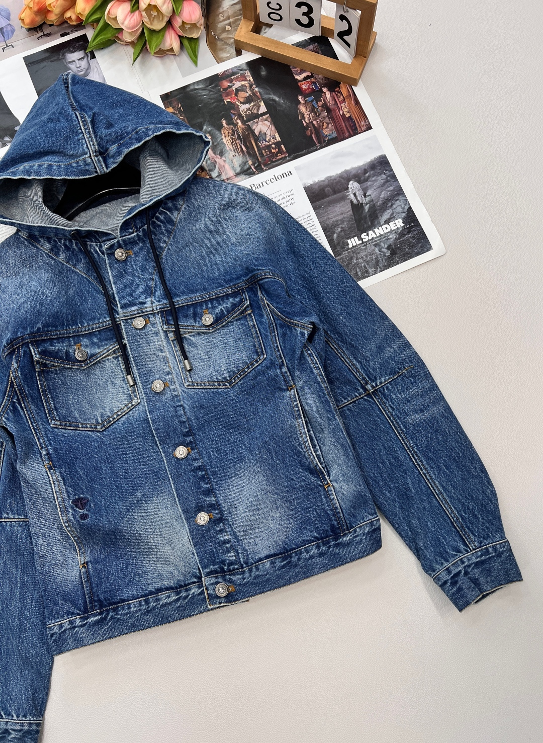 🆕Dior新款字母刺绣连帽牛仔外套，定制YB斜纹棉牛仔材质 多重水洗 呈现出挺括质感 常规连帽休闲牛仔夹