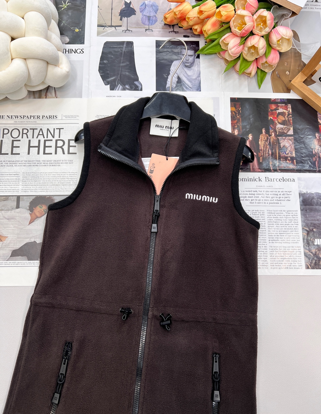 🆕Miumiu2025新款拉链工装摇粒绒背心裙，定制YB摇粒绒材质 质感舒适 保暖柔软 百搭好穿 无袖连