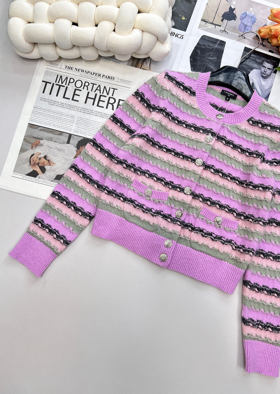 🆕CHANEL新款撞色条纹针织开衫，定制YB羊绒纱线织造 穿搭舒适 柔软细腻 圆领针织开衫剪裁 前襟和口