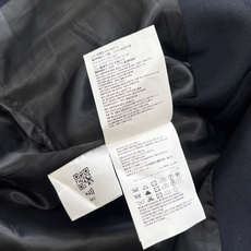 miumiu24SS中古系列长款学院风西服外套!!独家首发‼️海军蓝底色长款设计版型、整体初看就给人一种 miumiu24SS中古系列长款学院风西服外套!!独家首发‼️海军蓝底色长款设计版型、整体初看就给人一种