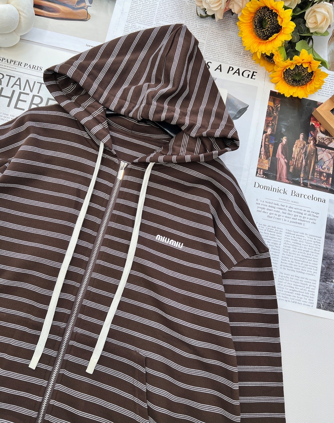 🆕 MIUMIU 可可棕色条纹logo徽标拉链卫衣外套🤎超美新款美拉德可可🍫棕色卫衣,经典版型休闲不失时