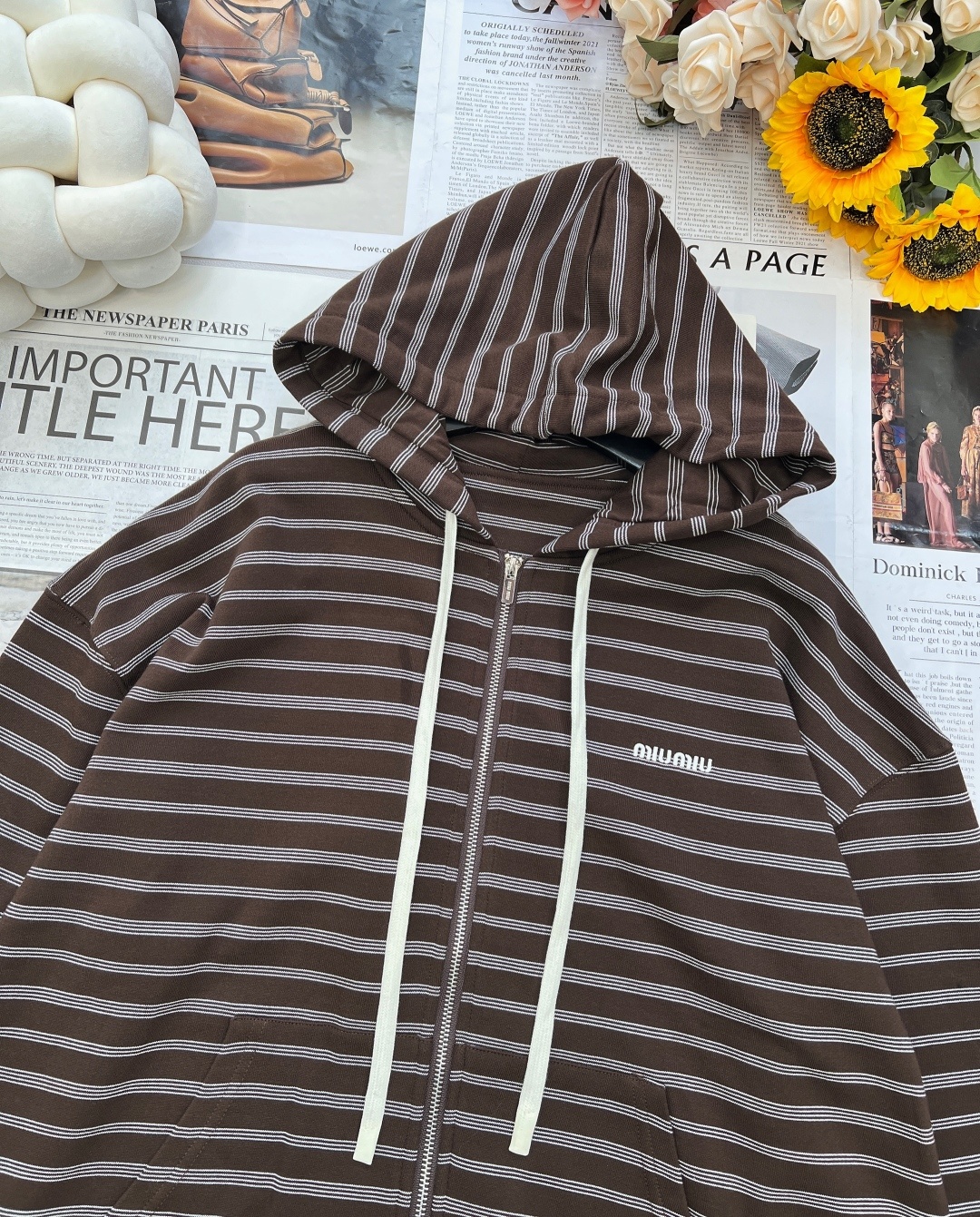 🆕 MIUMIU 可可棕色条纹logo徽标拉链卫衣外套🤎超美新款美拉德可可🍫棕色卫衣,经典版型休闲不失时