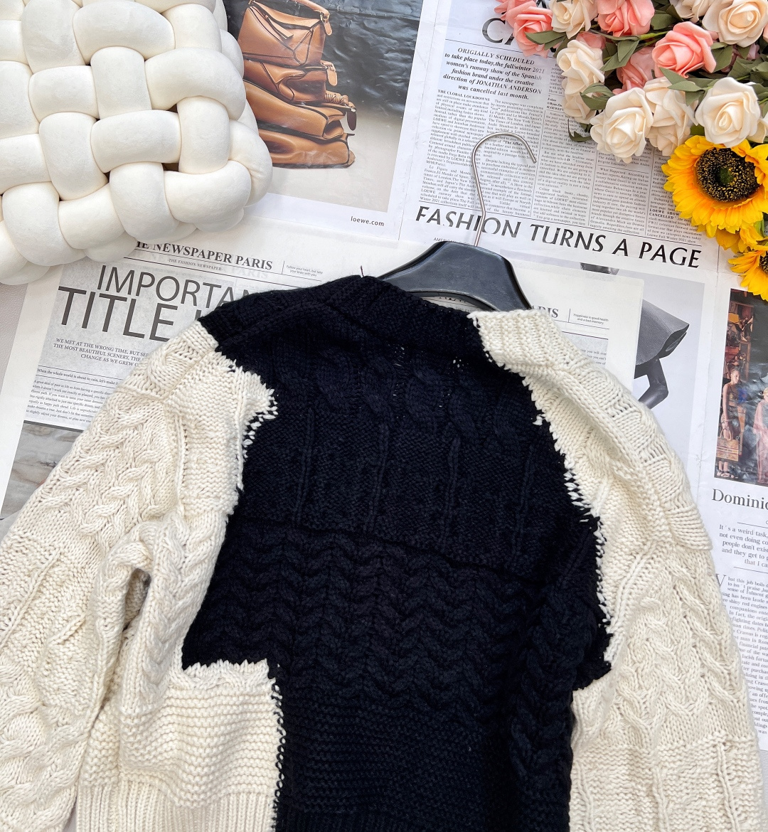🆕CELINE 新款麻花开衫毛衣，直接把冬日时尚锁死！经典黑白对冲，视觉冲击拉满💥 短款+宽松版型，像给