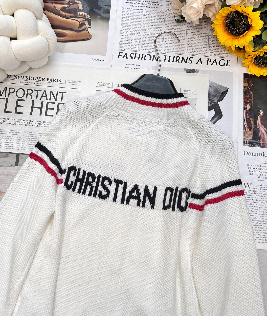 🆕DIOR新款五角星刺绣后背字母提花针织拉链开衫 前胸闪耀的五角星刺绣，每一针每一线都精准勾勒，迪奥独有