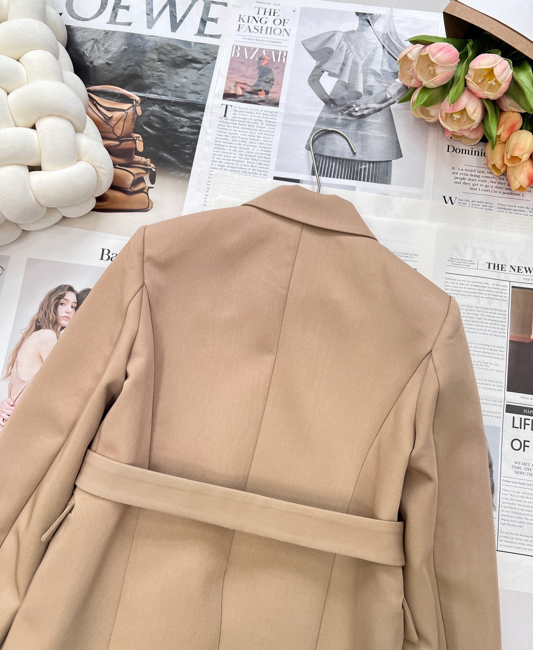 🆕DIOR早秋新款双排扣外套定制YB进口风衣材质 挺括有型 质感高级 翻领中长外套 ，双排扣设计整齐排列