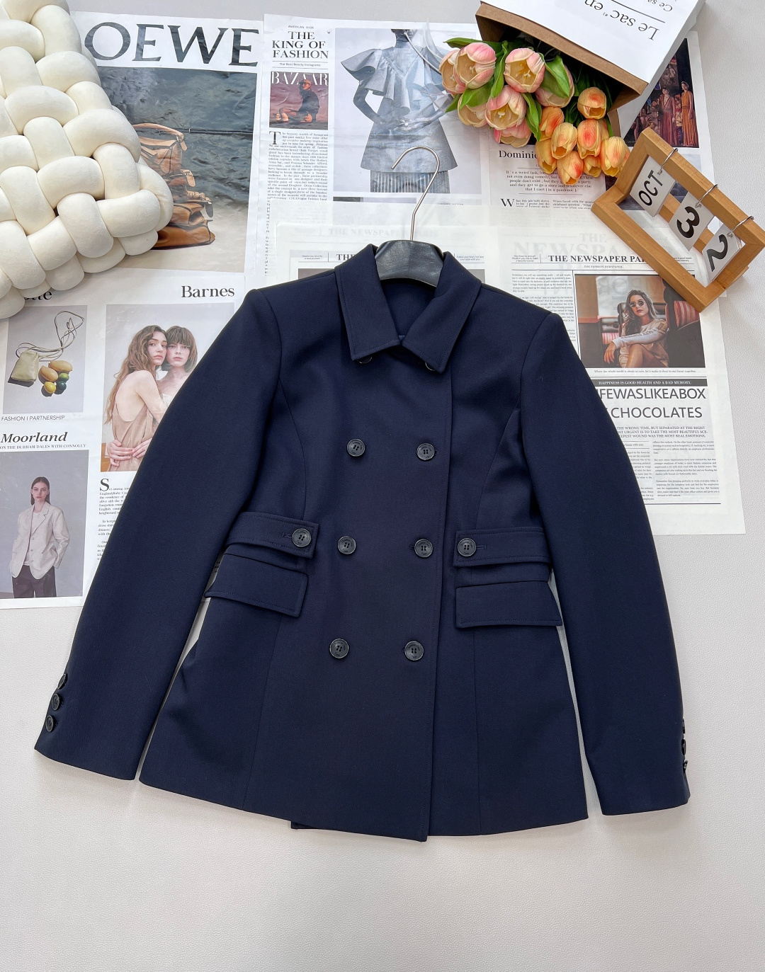 NO:478072,DIOR early autumn new double-breasted jacket custom YB imported windbreaker material is crisp and stylish, with high-quality texture. Lapel medium-length jacket. The double-breasted jacket is neatly arranged, which not only gives the jacket a solemn and elegant temperament, but also highlights Dior's persistence in classics in the details. The customized letter logo buckle has a high texture, and each one has been carefully polished. The belt is integrated into the outline of the graceful figure. The double-sided pocket decoration illuminates the simple design to create an elegant outline. The temperament is charming and British elegance. The wear is worry-free. Customized surface accessories. The correct version is complete with three standards and two colors. Size sml code, dior, dior, jackets & coats, alexander wang19860909DIOR早秋新款双排扣外套定制YB进口风衣材质 挺括有型 质感高级 翻领中长外套 ,双排扣设计整齐排列,不仅赋予了外套庄重与优雅的气质,更在细节处彰显着迪奥对经典的执着 .定制的字母 logo 扣,质感上乘,每一颗都经过精心打磨.腰带融入勾勒曼妙身形 双侧口袋装饰点亮造型简约设计,打造优雅的轮廓 气质魅力英伦优雅 穿搭无忧 定制面辅料 认准版本 三标齐全,两色出 尺码sml 编码,,dior,dior,jackets & coats,alexander wang,Women's clothing