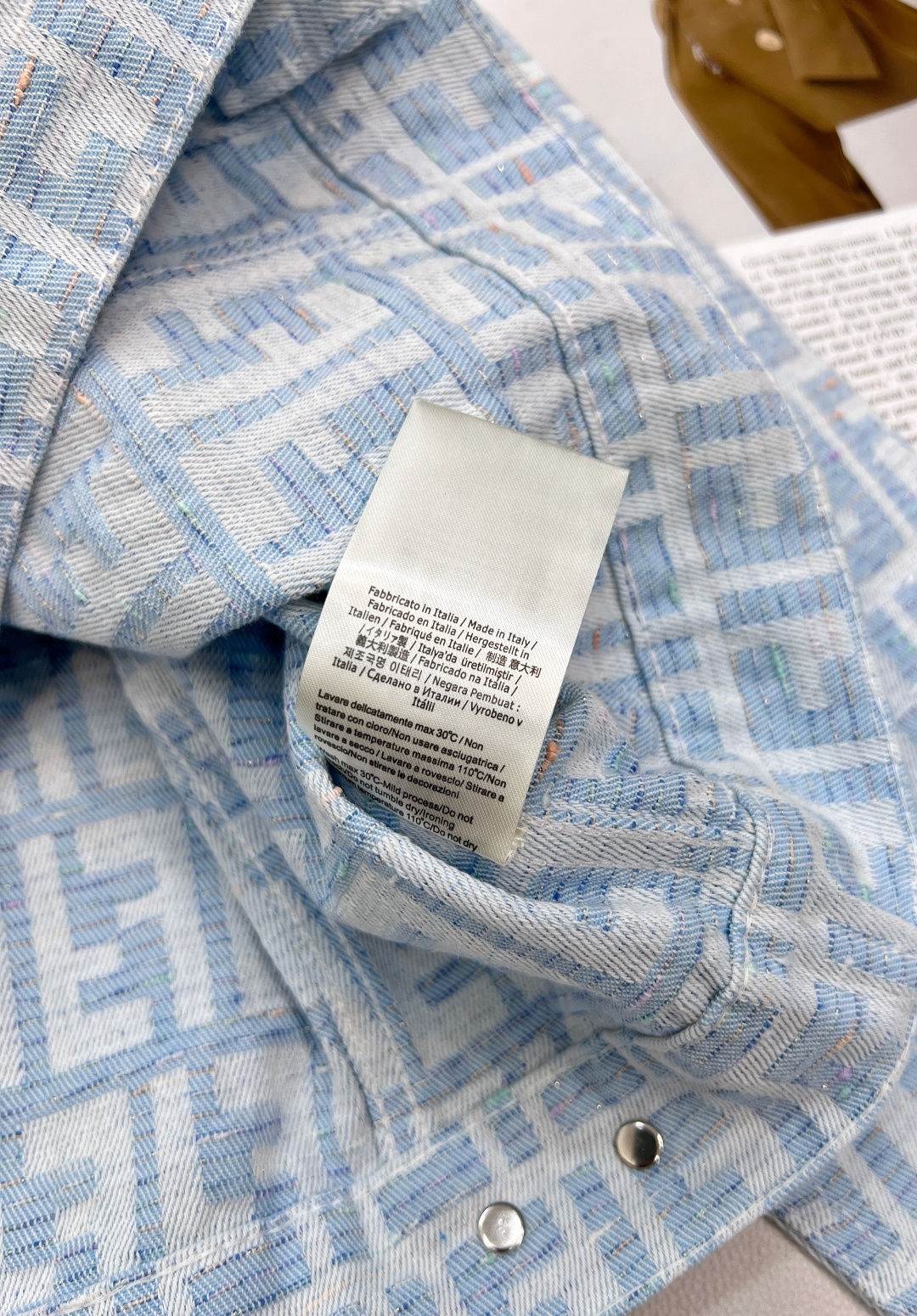 🆕FENDI秋冬新品*双FF 提花满印爆款提花牛仔外套，采用进口纯棉老花金丝面料舒适 A字版型 上身遮肉