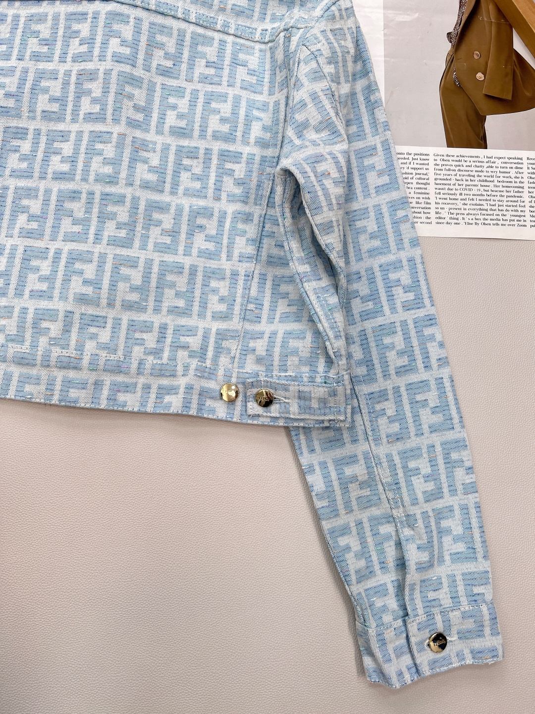 🆕FENDI秋冬新品*双FF 提花满印爆款提花牛仔外套，采用进口纯棉老花金丝面料舒适 A字版型 上身遮肉