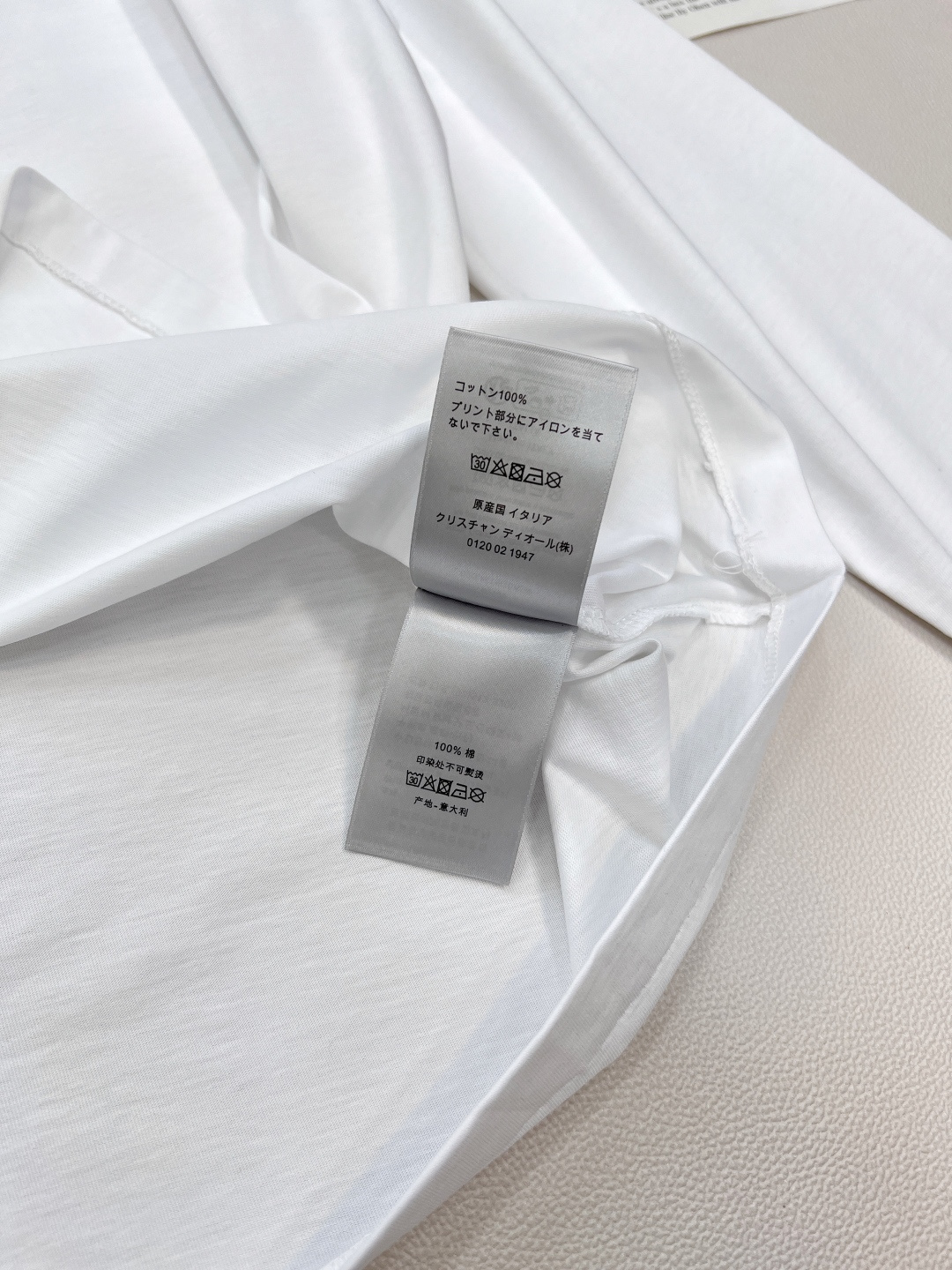 🆕DIOR新款小标签圆领长袖T恤，采用24S特纺紧密棉面料，185g；搭配32S双纱螺纹，300g。紧密