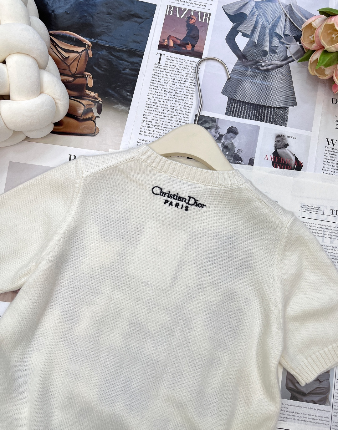 🆕 DIOR 重工刺绣蝴蝶花卉羊毛针织衫短袖 灵感源自莫奈笔下的梦幻花园，DIOR以精湛工艺将艺术与时尚