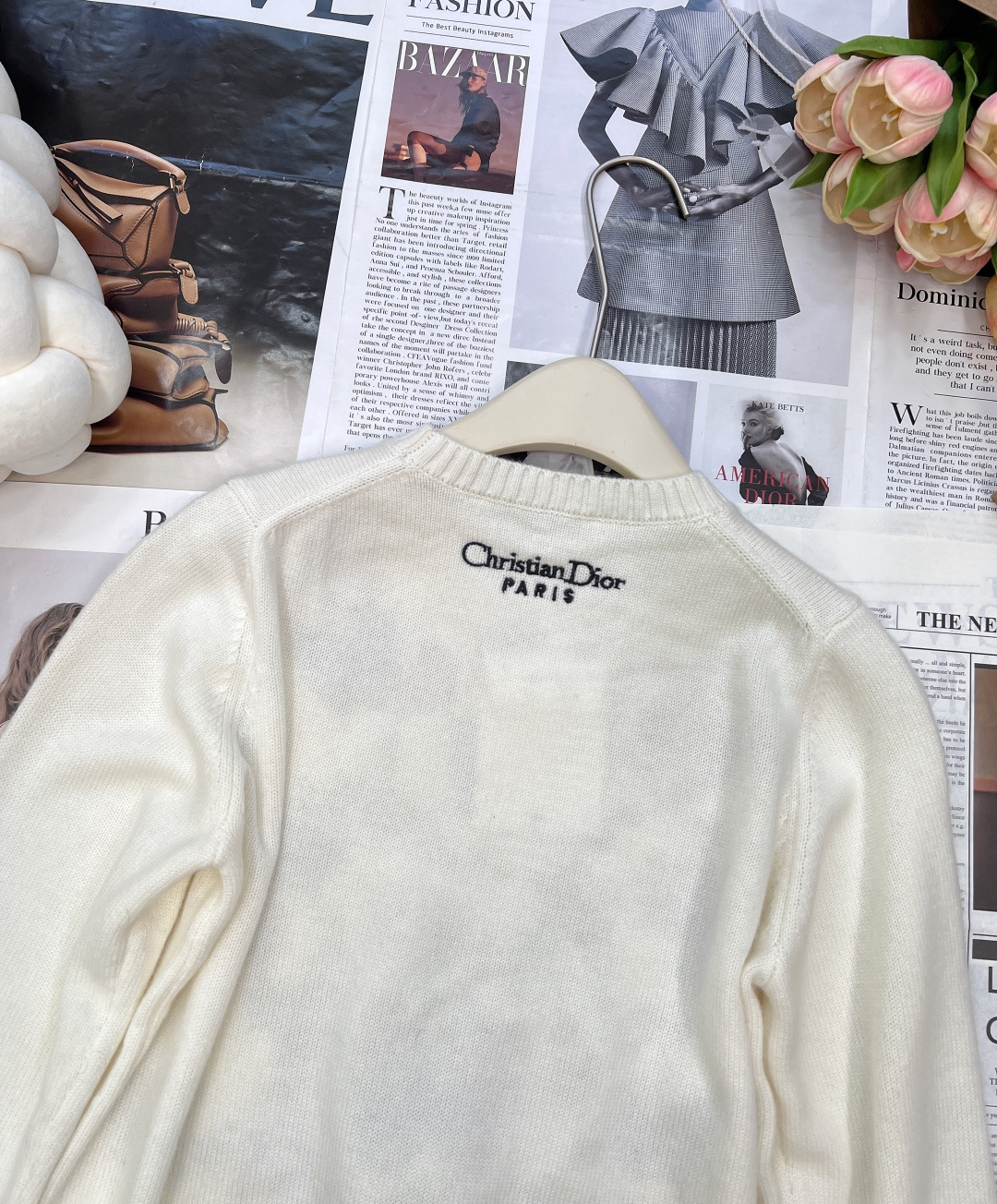 🆕Dior蝴蝶🦋花卉刺绣羊毛衣浪漫的花卉图案灵感来源于Dior先生钟爱的格兰维尔花园 耗时费力的还原刺绣