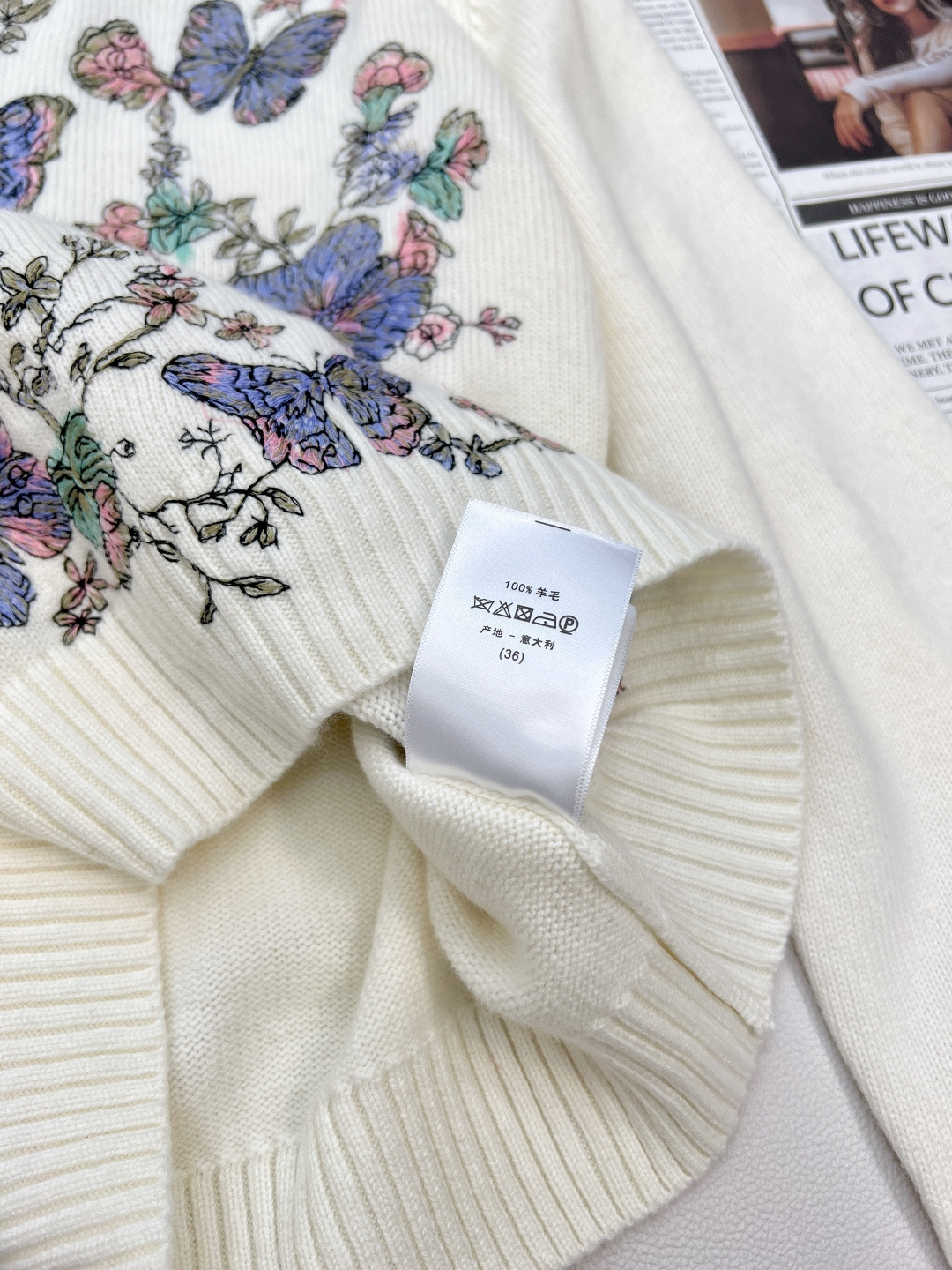🆕Dior蝴蝶🦋花卉刺绣羊毛衣浪漫的花卉图案灵感来源于Dior先生钟爱的格兰维尔花园 耗时费力的还原刺绣