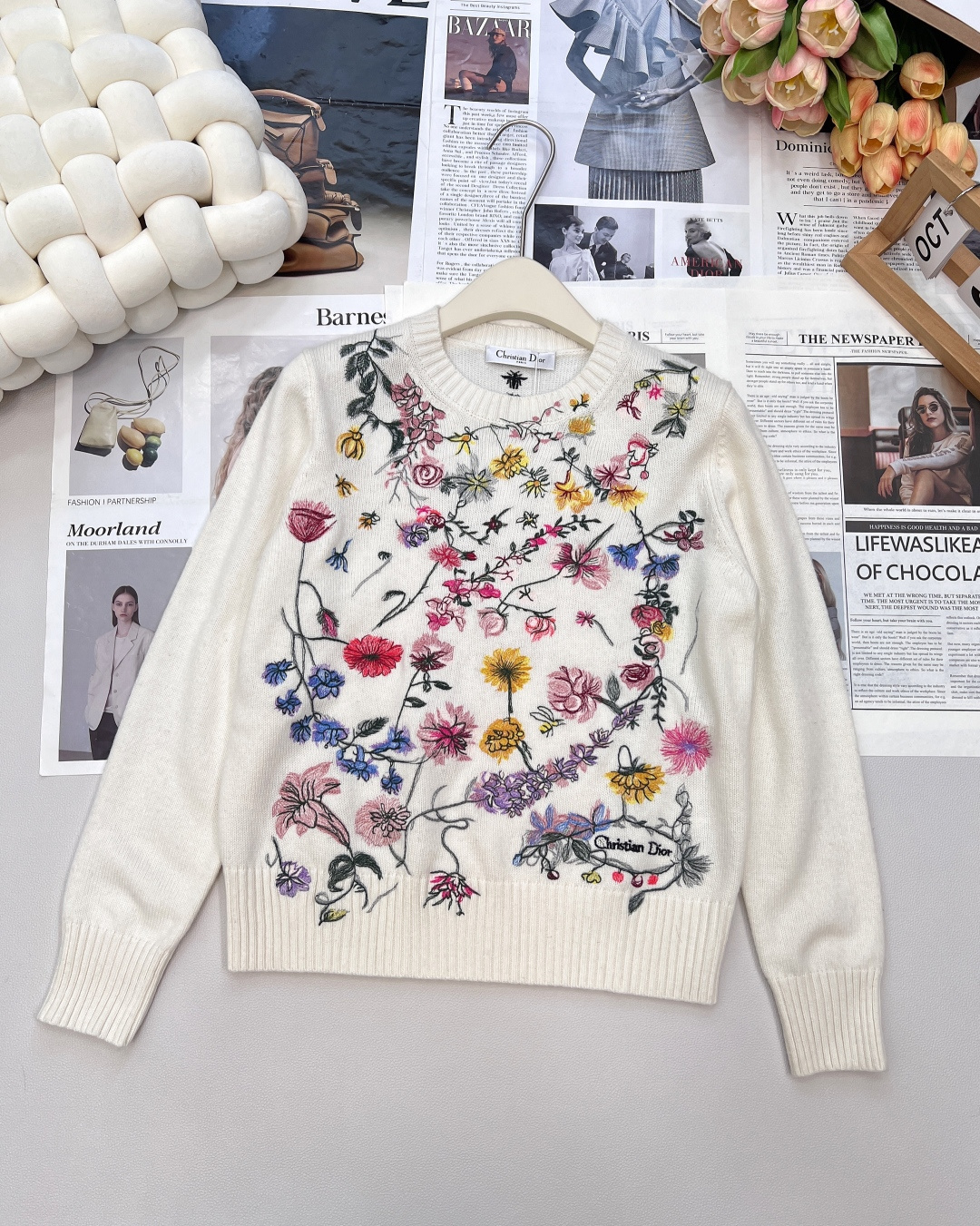 NO:478148,Dior's classic fresh and romantic floral embroidery cashmere sweater. The romantic floral pattern is inspired by Mr. Dior's favorite Granville Garden. Time-consuming and laborious restoration of 26 kinds of flowers. Bee embroidery is decorated with a little bee embroidery to fill the romantic atmosphere. The embroidered floral pattern is vivid and textured!  Customized YB cashmere material, cashmere called soft gold, has a more comfortable and soft texture. French elegant reinterpretation of classic items, white, rich and beautiful must be included!  Luxury high-end items, classic round neck versatile style, elegant and age-reducing girlish style. They look good with gauze skirt and jeans~ two colors are excellent size sml code, dior, skirts, jeans, sweaters, gold, alexander wang19860909Dior经典清新浪漫花卉刺绣羊绒毛衣 浪漫的花卉图案灵感来源于Dior先生钟爱的格兰维尔花园 耗时费力的还原刺绣26种花卉 背后饰以小蜜蜂刺绣 将浪漫氛围拉满 刺绣花卉图案生动有质感！ 定制YB羊绒材质 称为软黄金的羊绒 质感更为舒适软糯 法式优雅重新演绎经典单品,白富美必入！奢华高级单品,经典圆领百搭版型气质优雅减龄少女风.搭配纱裙牛仔裤都好看～两色出 尺码sml 编码,,dior,skirts,jeans,sweaters,gold,alexander wang,Women's clothing