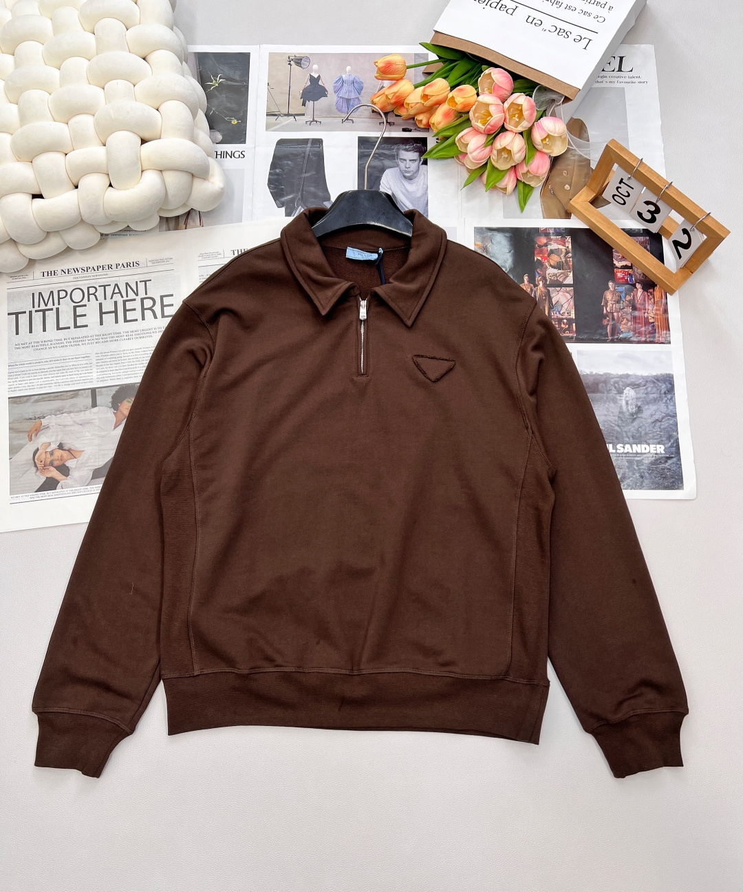 NO:478168,Prada2025 new lapel zipper sweatshirt, customized YB native cotton material, high-quality texture, not easy to deform and pill after washing, stylish outfit, exquisite lapel sweat style, semi-open zipper design, fine fabric, breathable and windproof, loose shoulders, more neutral and relaxed style, solid color versatile style, embroidered triangle logo elements on chest, highlight the brand style, elastic thread edge-covering details, make the retro college style strong, age-reducing style, easy to control the same style for men and women during daily travel or party!  Complete three standards, large-scale goods, size smlXL code, prada, hoodie, sweatshirts, alexander wang19860909Prada2025新款翻领拉链卫衣,定制YB原生全棉材质 质感高级 久洗不易变形起球 穿搭有型 精致翻领卫衣版型 半开襟拉链设计 通体细密面料 透气挡风 落肩宽松更凸显中性松弛风格 纯色百搭风格 胸前刺绣三角徽标元素 凸显品牌格调 弹力螺纹包边细节满分 让复古学院风格强烈 减龄洋气 日常出行或聚会轻松驾驭男女同款！三标齐全,大货出 尺码smlXL 编码,,prada,hoodie,sweatshirts,alexander wang,Women's clothing