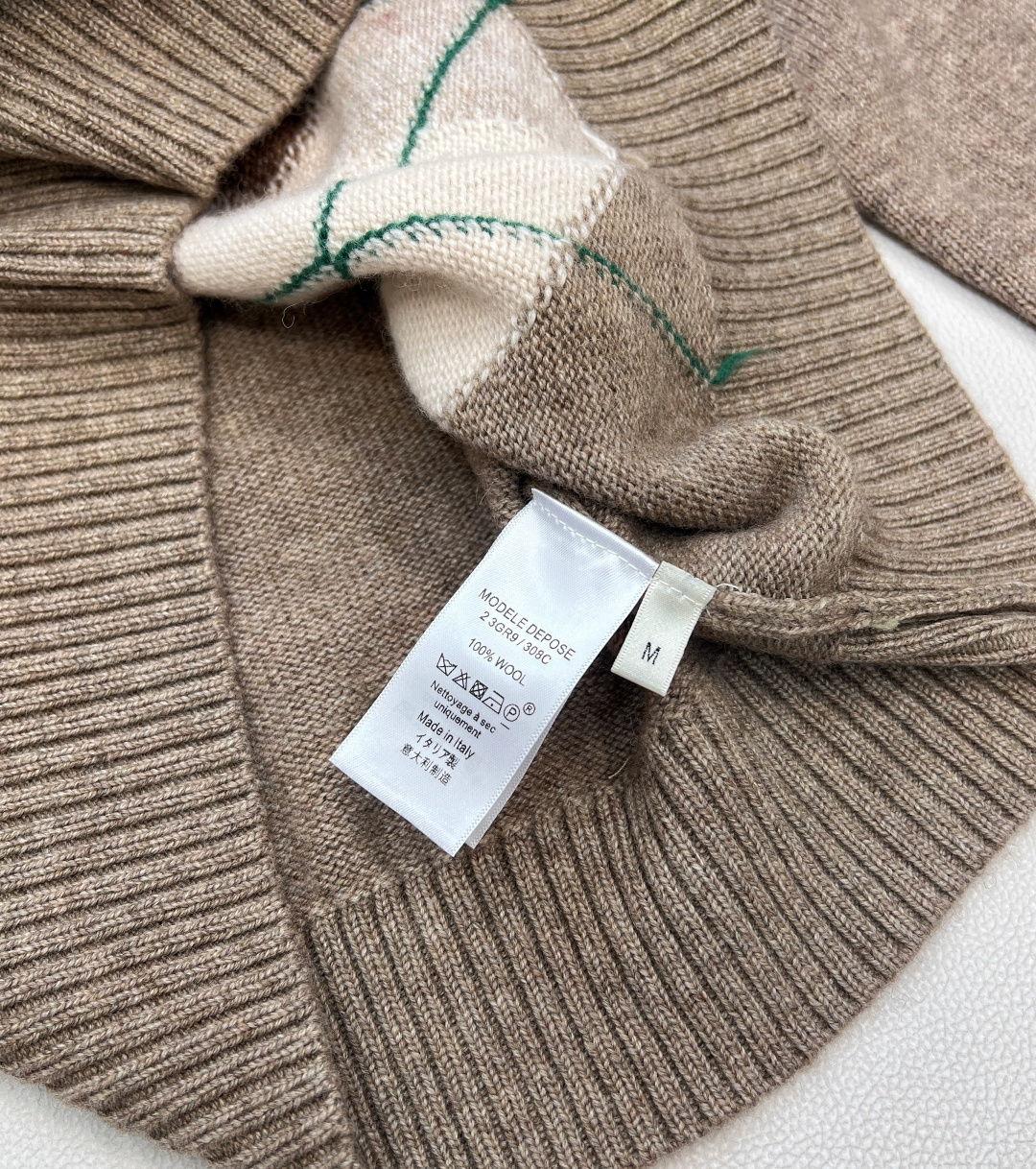 🆕CELINESS秋冬新款菱格纹针织开衫，全部定制凯旋门纽扣，秋冬氛围咖色，立体有型 显脖颈纤长 穿脱便