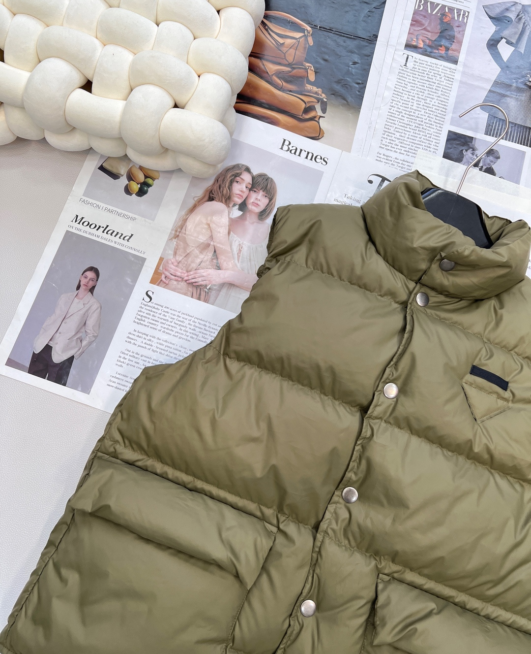 🆕PradaSS新款立领羽绒马甲，定制YB防风防水尼龙材质 白鹅绒填充内里 整件轻薄保暖 按扣翻盖口袋马