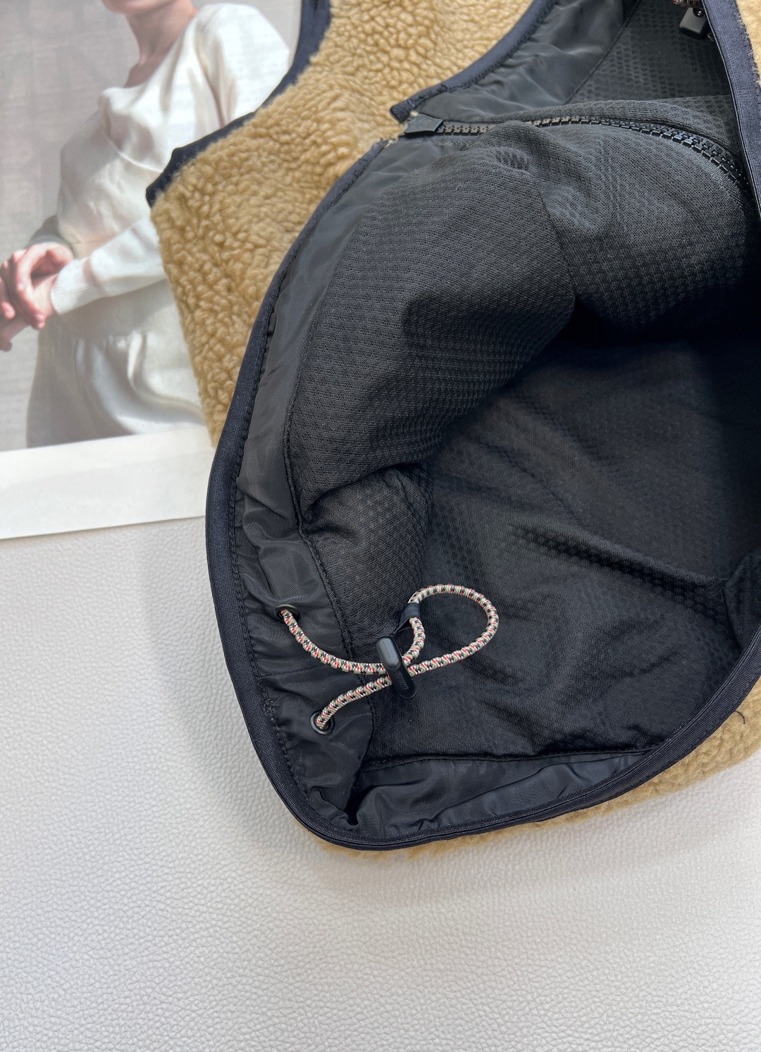 🆕𝐁𝐔𝐑𝐁𝐄𝐑𝐑𝐘SS新款泰迪毛绒拉链马甲，通体饰以泰迪毛绒材质 质感柔软舒适 时髦洋气 立领马甲剪裁 