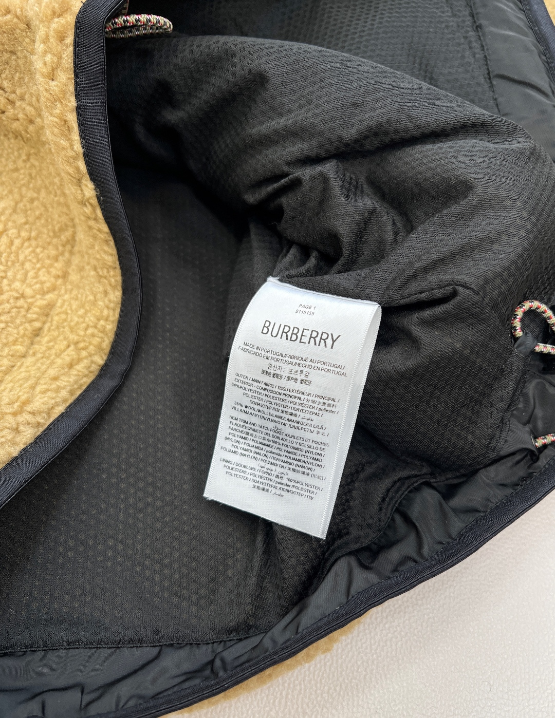 🆕𝐁𝐔𝐑𝐁𝐄𝐑𝐑𝐘新款战马徽标泰迪毛绒拉链羽绒外套，通体饰以泰迪毛绒材质 质感柔软舒适 时髦洋气 立领外