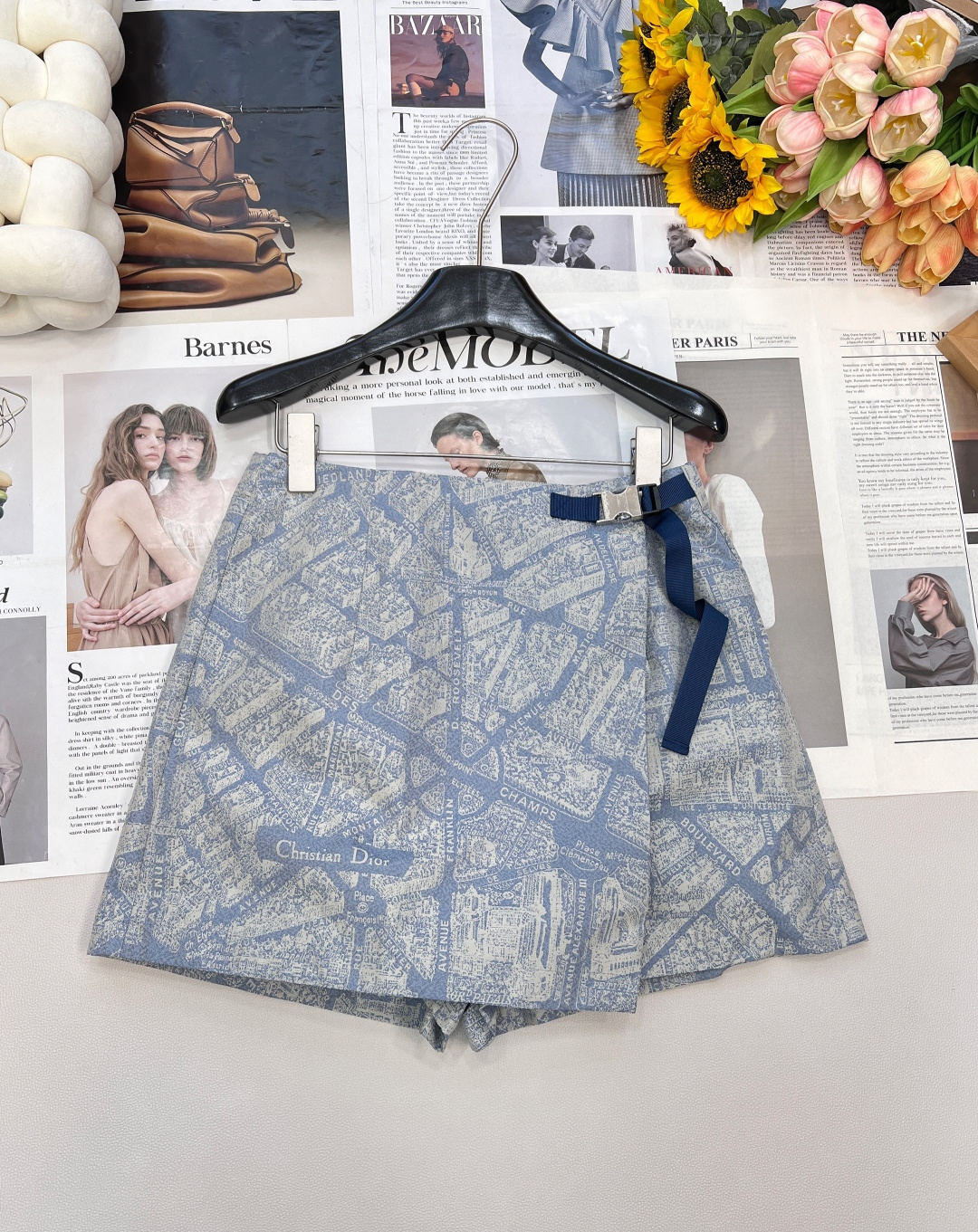 NO:480987,Dior25FSS early autumn new classic elastic waist-padded trousers and skirts | Exclusive high-end production!  Gray-blue Paris Montaigne series patterned taffeta jacquard fabric, the classic skirt style is versatile and fashionable and high-end!  A must-have artifact for wardrobe!  The 3D three-dimensional tailoring of the upper body makes you look slim and suitable for wearing in all occasions. The upper body has a natural aristocratic temperament, get celebrity noble temperament, rich texture, and can be used for daily commuting. Elegant and durable, and it is not difficult to control, showing a dignified and generous temperament. When you wear it, you will immediately show your thin legs, including fleshy thick legs, loose and spare trouser legs, and the effect of modifying hip legs. The YI-grade high-end version is produced with three standards!  Size sml typography,dior,skirts,alexander wang19860909Dior25FSS早秋新款经典松紧腰搭片裤裙丨独家高版出品！灰蓝色巴黎蒙田大道系列图案塔夫绸提花面料,经典半裙版型百搭时髦又高级！衣橱必备神器！3D立体剪裁上身巨显瘦,各种场合都适合穿 秒抬气质 上身有种天生的贵族气质,get名媛贵气 质感浓郁 日常通勤皆可 雅致耐看,而且没有驾驭难度,显端庄大方的气质 穿上立马显出你的小细腿,包容有肉肉的粗腿,宽松有余量的裤腿,修饰臀腿的效果YI级棒高版出品,三标齐全！ 尺码sml 编,,dior,skirts,alexander wang,Women's clothing