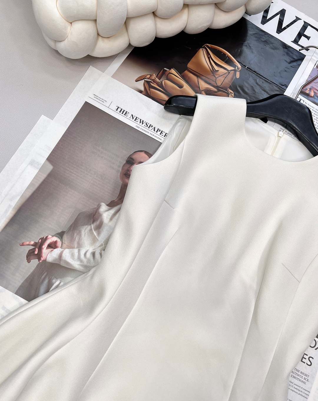 🆕DIOR新款花苞无袖收腰长款背心连衣裙这种日常又高级的裙子真的会让人反复爱上裙身没有其他辅料的点缀装饰