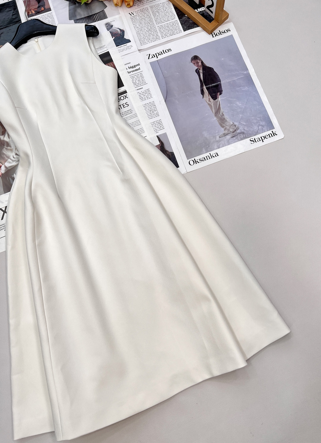 🆕DIOR新款花苞无袖收腰长款背心连衣裙这种日常又高级的裙子真的会让人反复爱上裙身没有其他辅料的点缀装饰