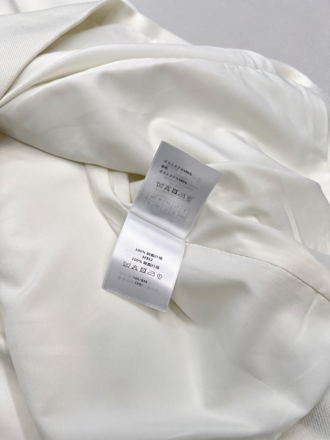 🆕DIOR新款花苞无袖收腰长款背心连衣裙这种日常又高级的裙子真的会让人反复爱上裙身没有其他辅料的点缀装饰