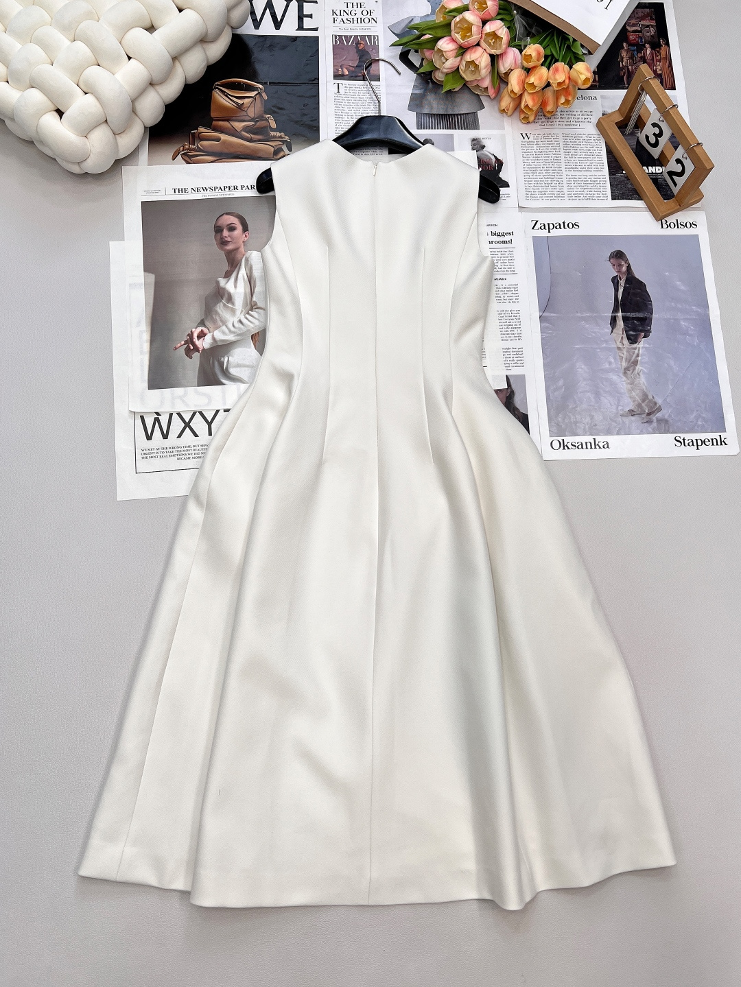 🆕DIOR新款花苞无袖收腰长款背心连衣裙这种日常又高级的裙子真的会让人反复爱上裙身没有其他辅料的点缀装饰