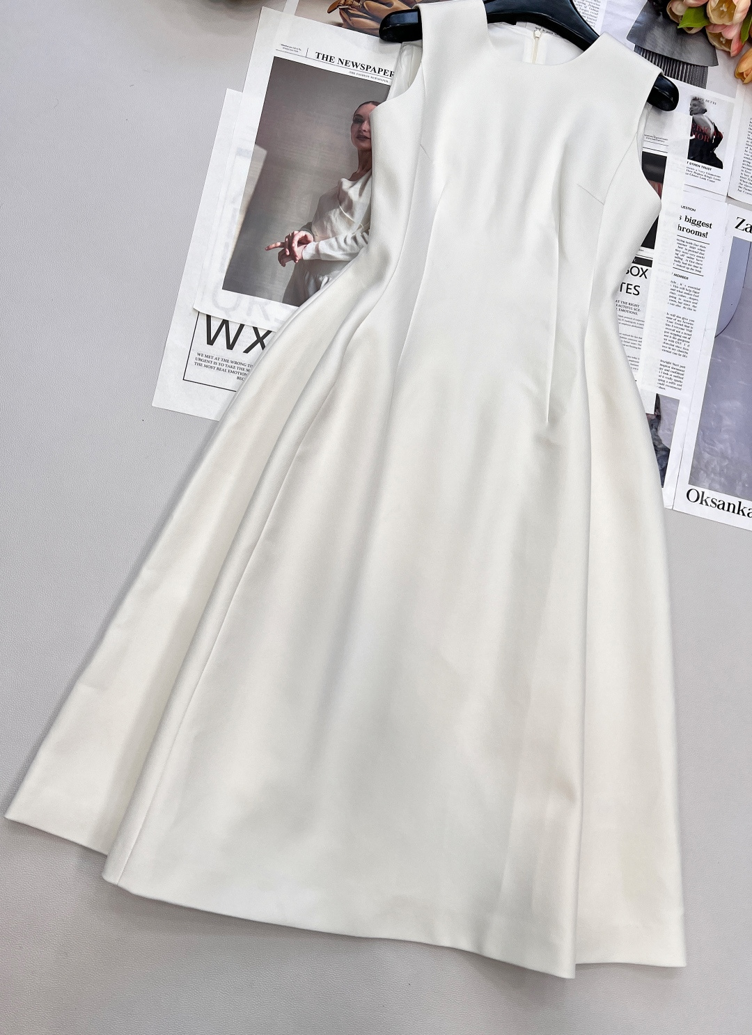 🆕DIOR新款花苞无袖收腰长款背心连衣裙这种日常又高级的裙子真的会让人反复爱上裙身没有其他辅料的点缀装饰